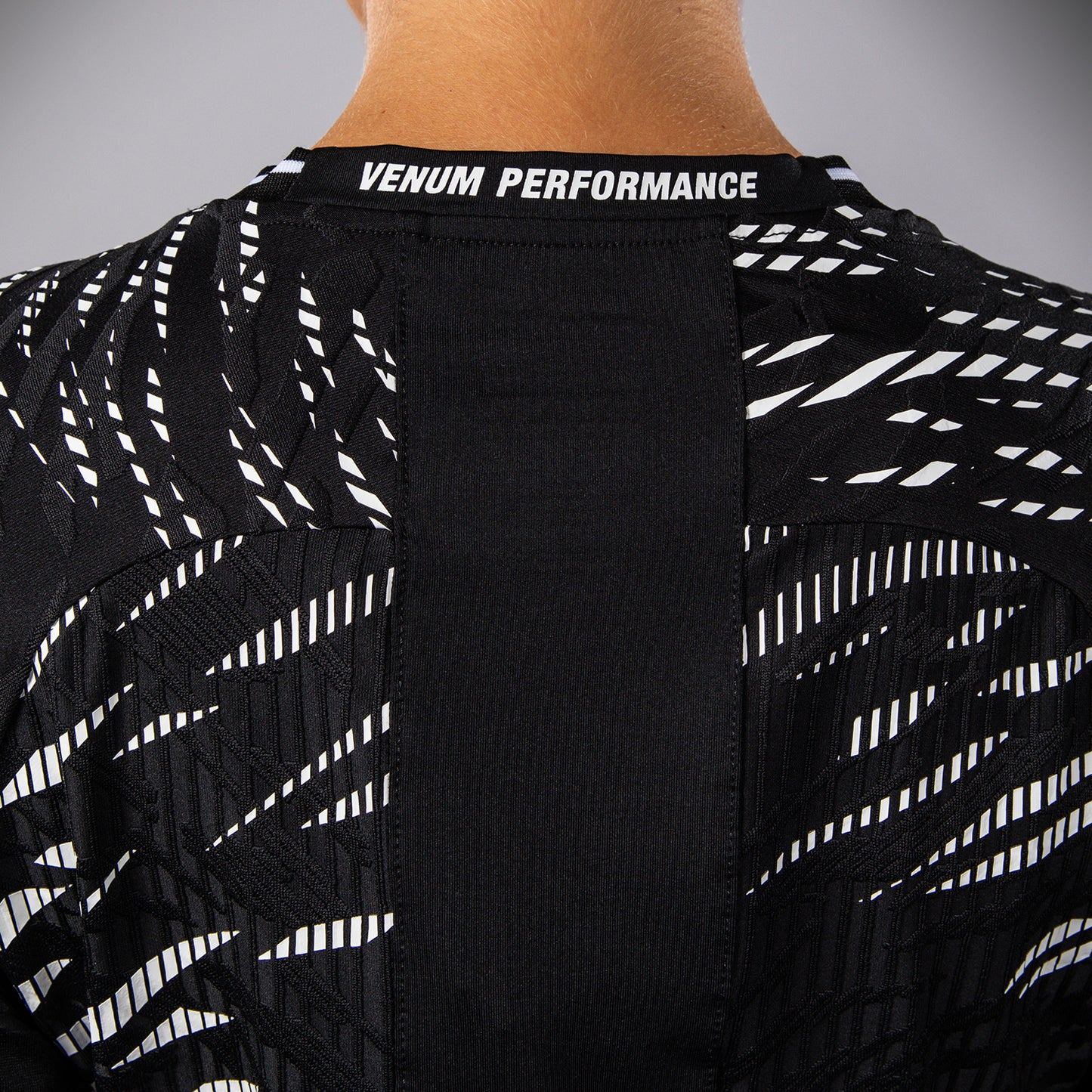 Футболка UFC Fusion by Venum Authentic Fight Night для женщин - Black