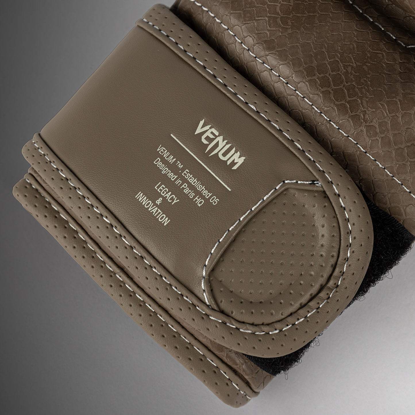 Перчатки для спарринга MMA Venum Impact Evo Scales – Коричневый