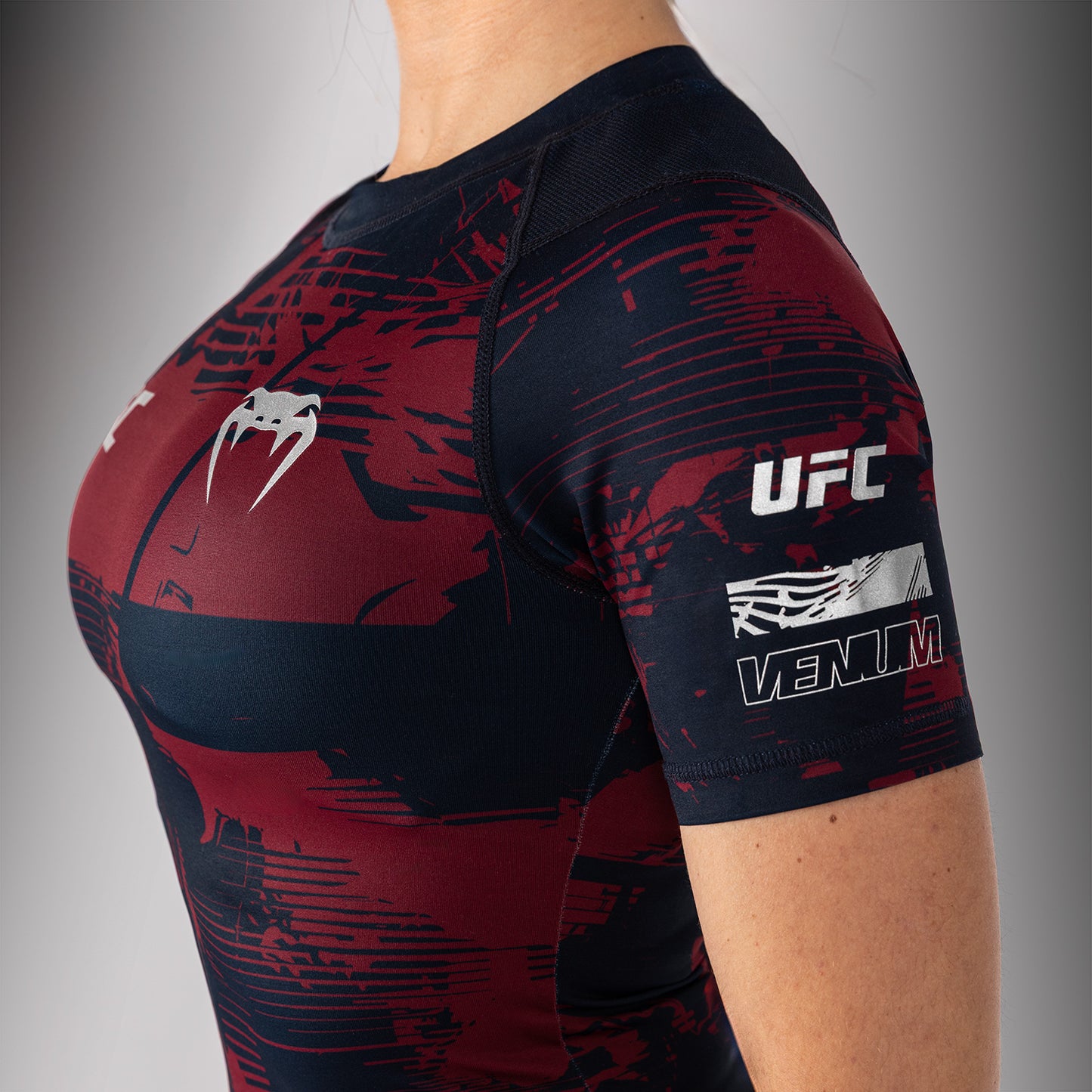 UFC Zenith by Venum Authentic Fight Week Рашгард с коротким рукавом Performance Женский - Темно-синий/бордовый/серебристый