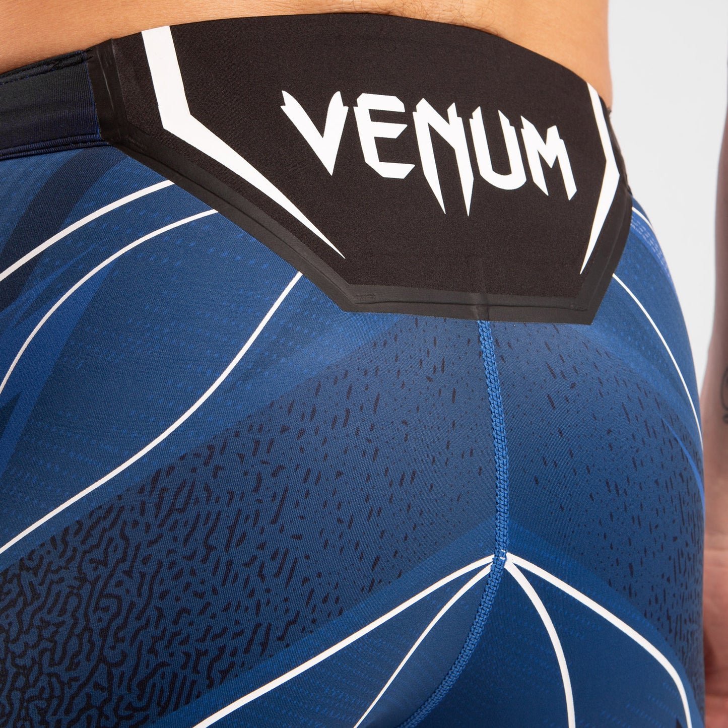 МУЖСКИЕ КОМПРЕССИОННЫЕ ШОРТЫ UFC VENUM FIGHT NIGHT TUDO - УКОРОЧЕННЫЙ КРОЙ - Синий