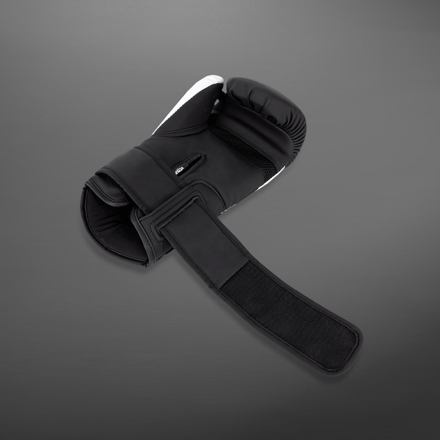 Боксерские перчатки Venum Challenger 4.0 - черный/белый