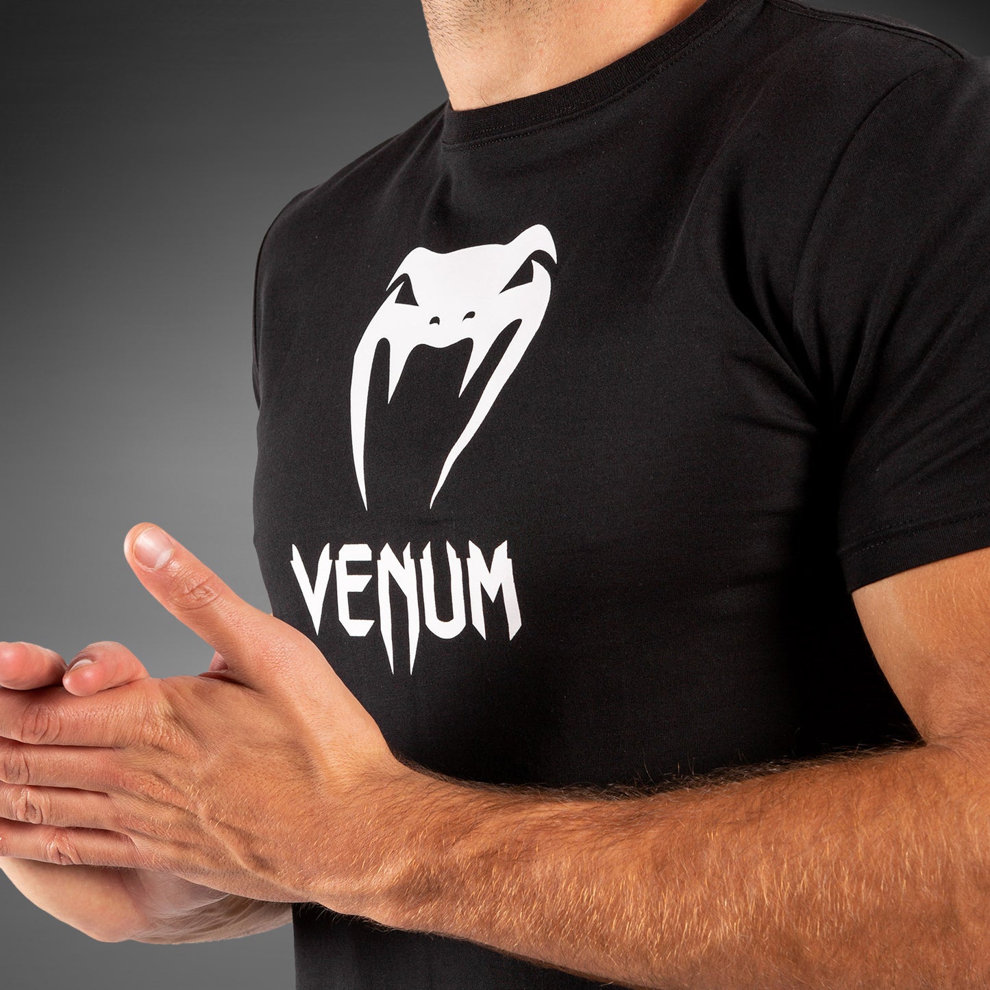 ФУТБОЛКА VENUM CLASSIC – ЧЕРНЫЙ
