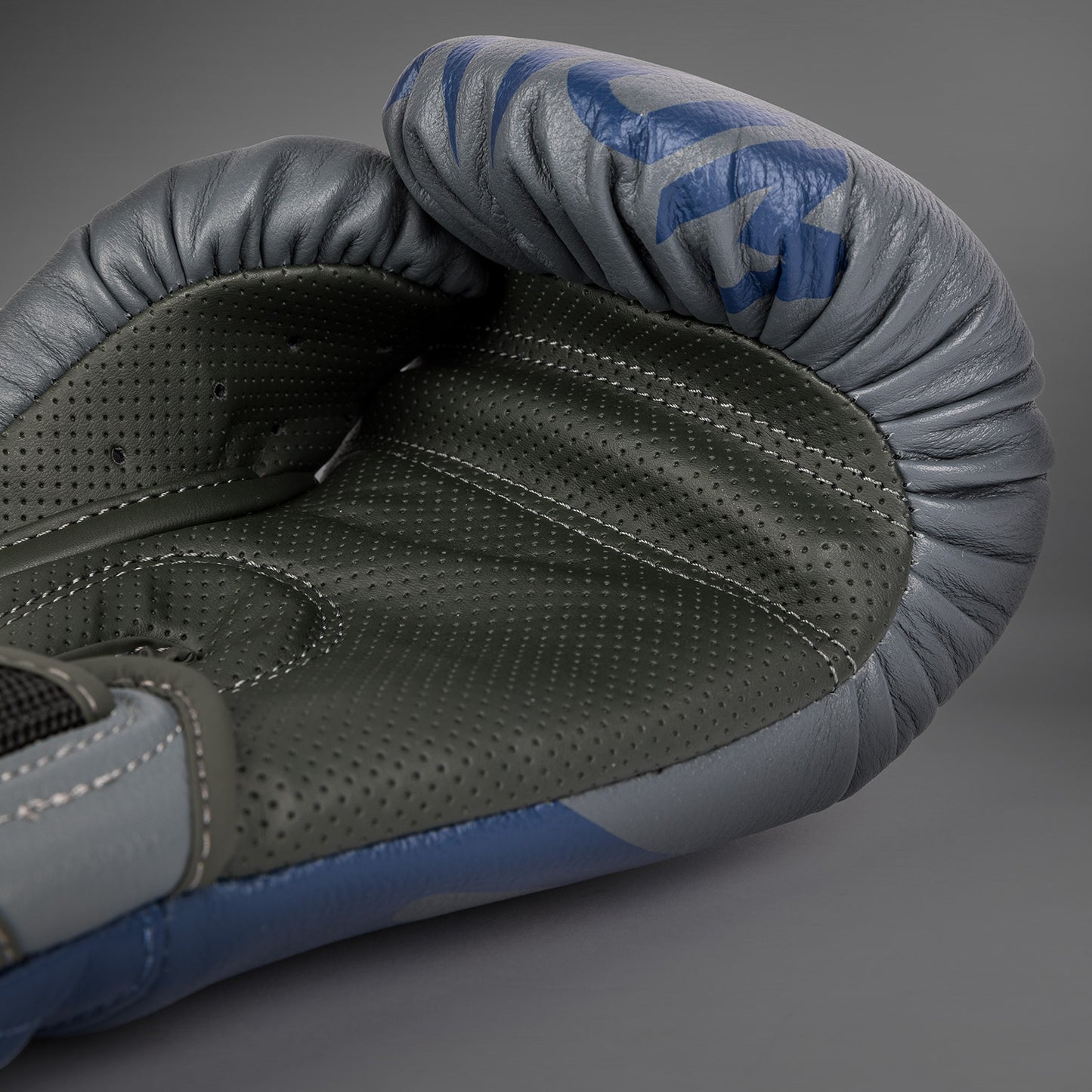 Venum Reverso - Боксерские перчатки - серый/ королевский синий