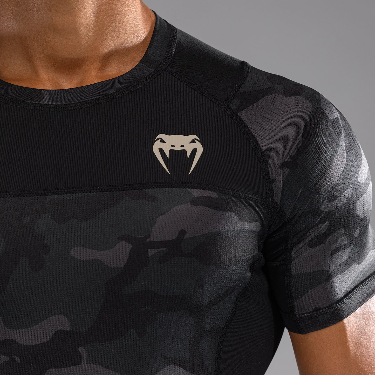 Короткий рукав Rashguard для мужчин Venum G-Fit Air - Урбанистический камуфляж