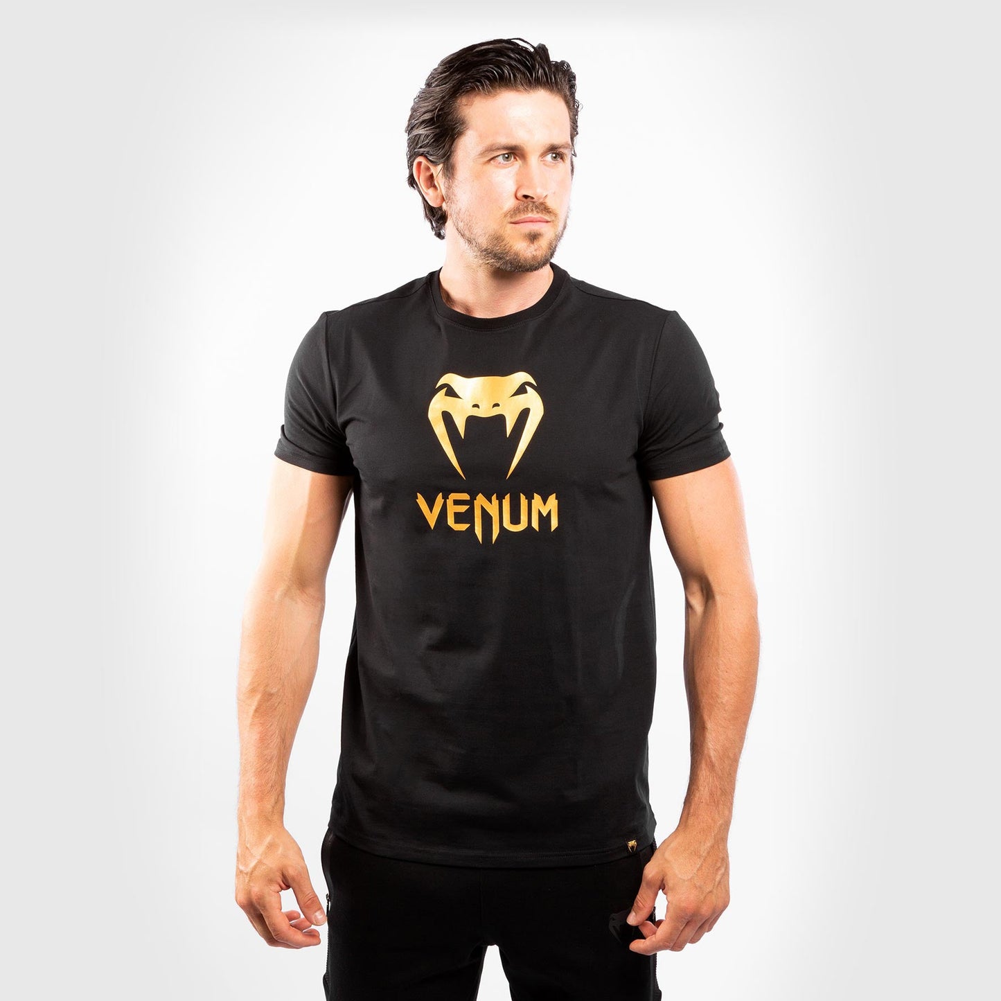 ФУТБОЛКА VENUM CLASSIC - Черный/золотой