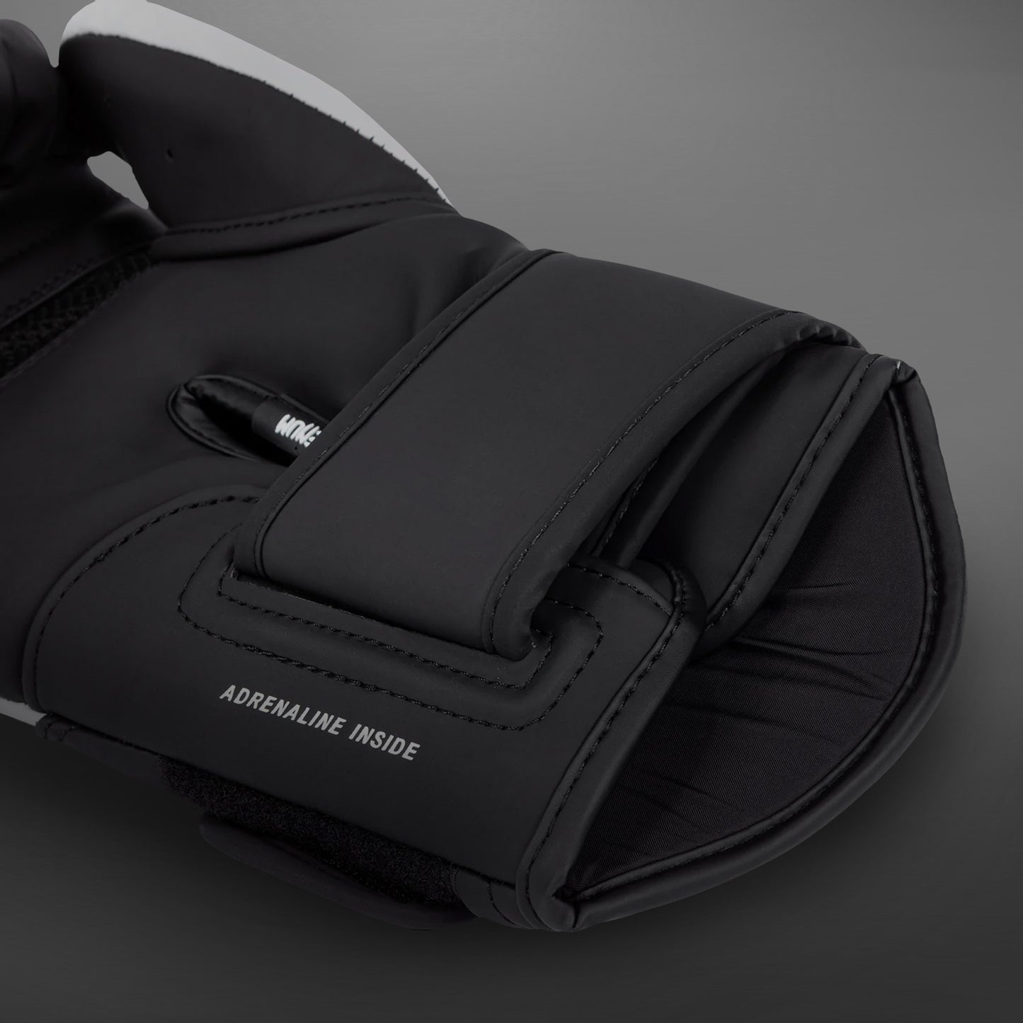 Боксерские перчатки Venum Challenger 4.0 - черный/белый