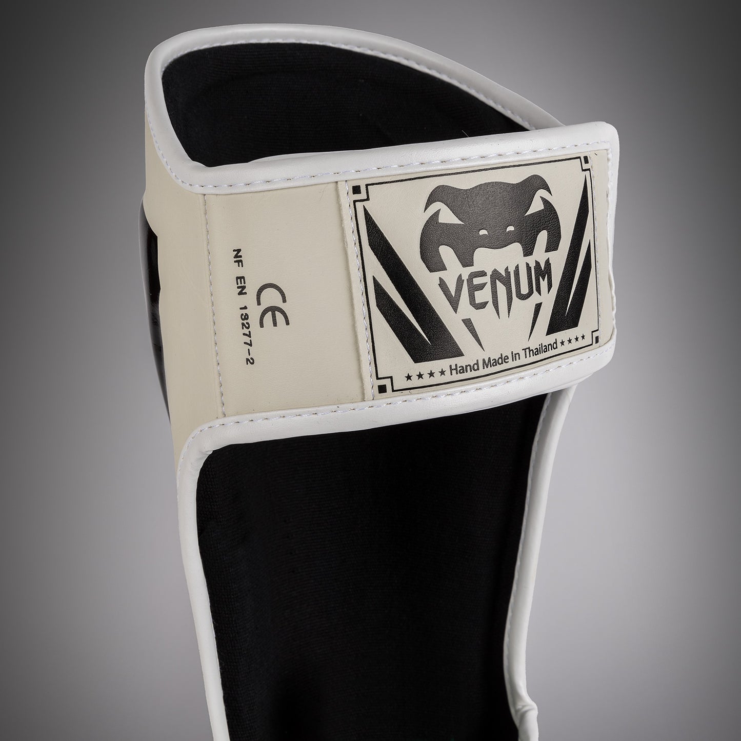 Venum Elite ShinGuard белый/черный