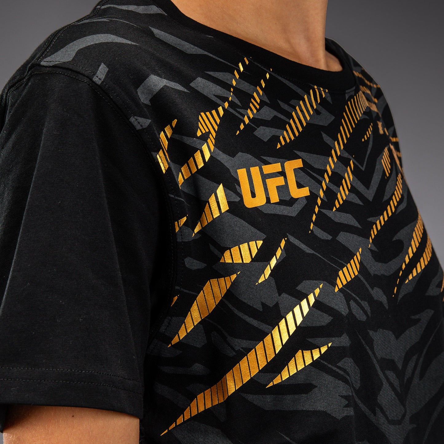 Футболка UFC Fusion by Venum Replica с коротким рукавом для женщин - Champion