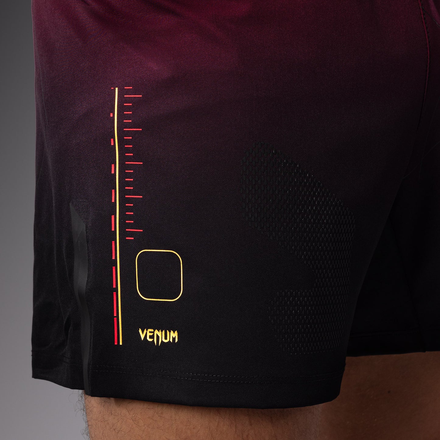 Venum Tactical XT Мужские бойцовские шорты - черный/бордовый/золотой