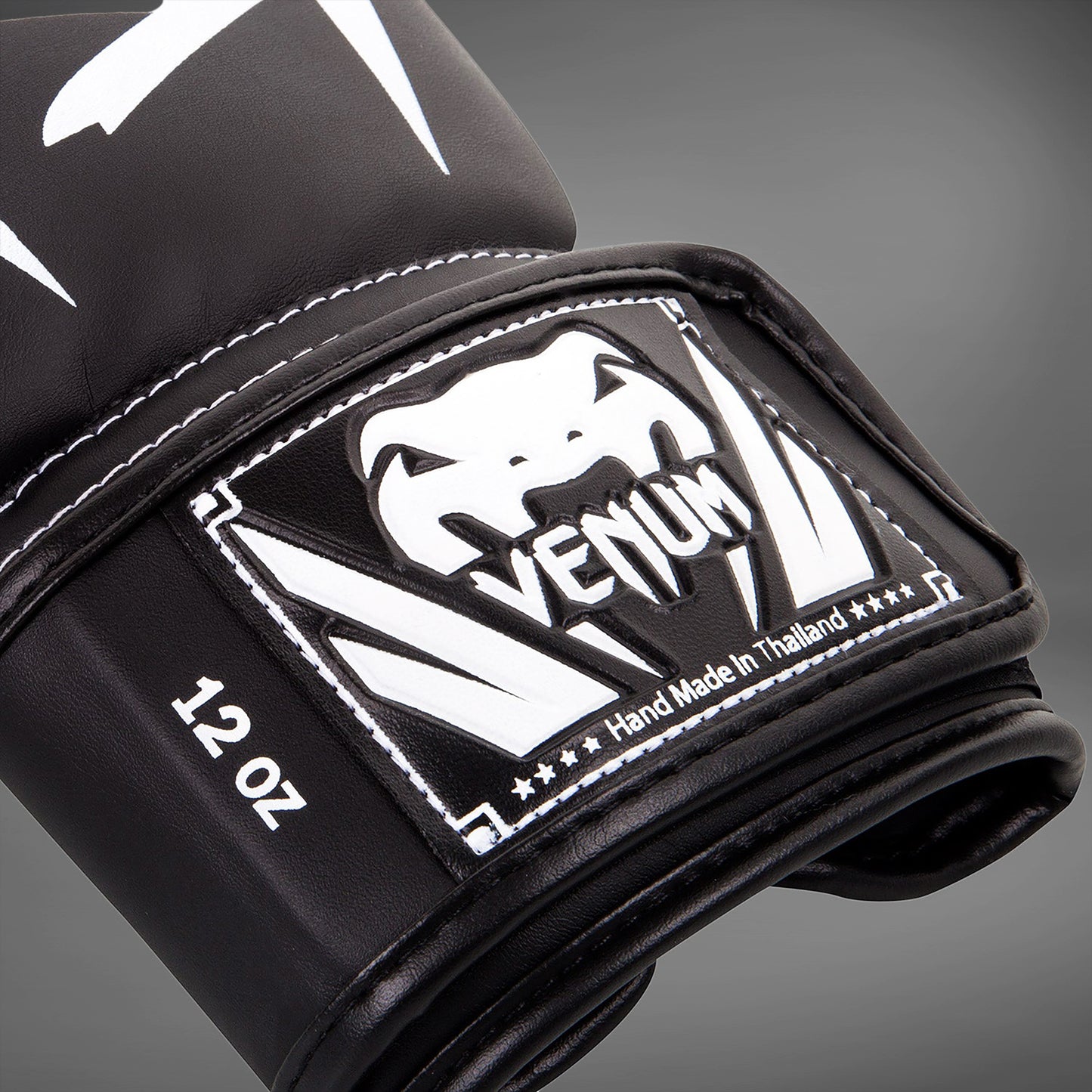 Боксерские перчатки Venum Elite - черные/белые
