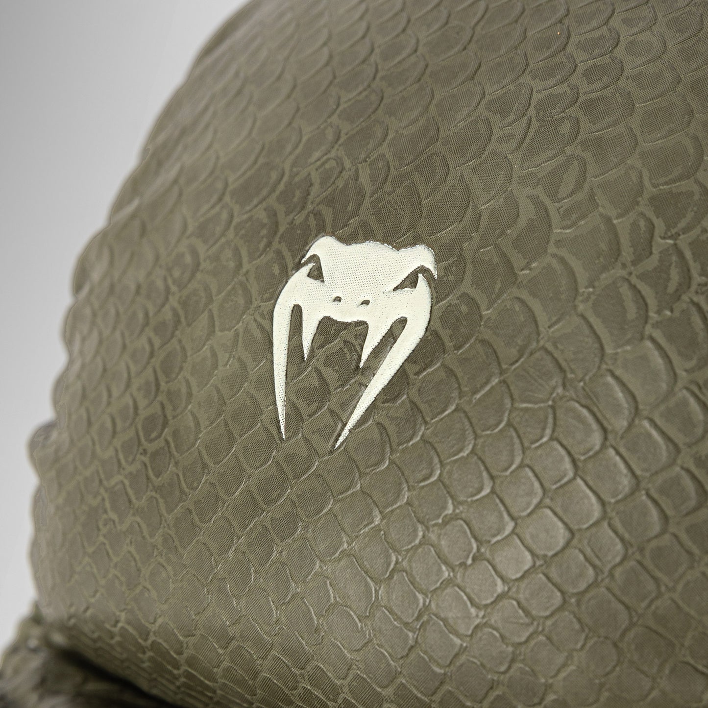 Перчатки для спарринга MMA Venum Impact Evo Scales – Армейский зелёный