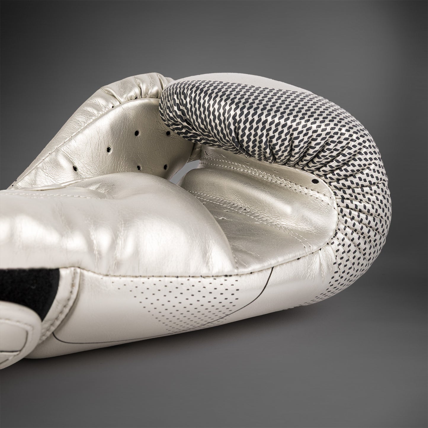 Боксерские перчатки Venum Nexus – Серебристый/Чёрный