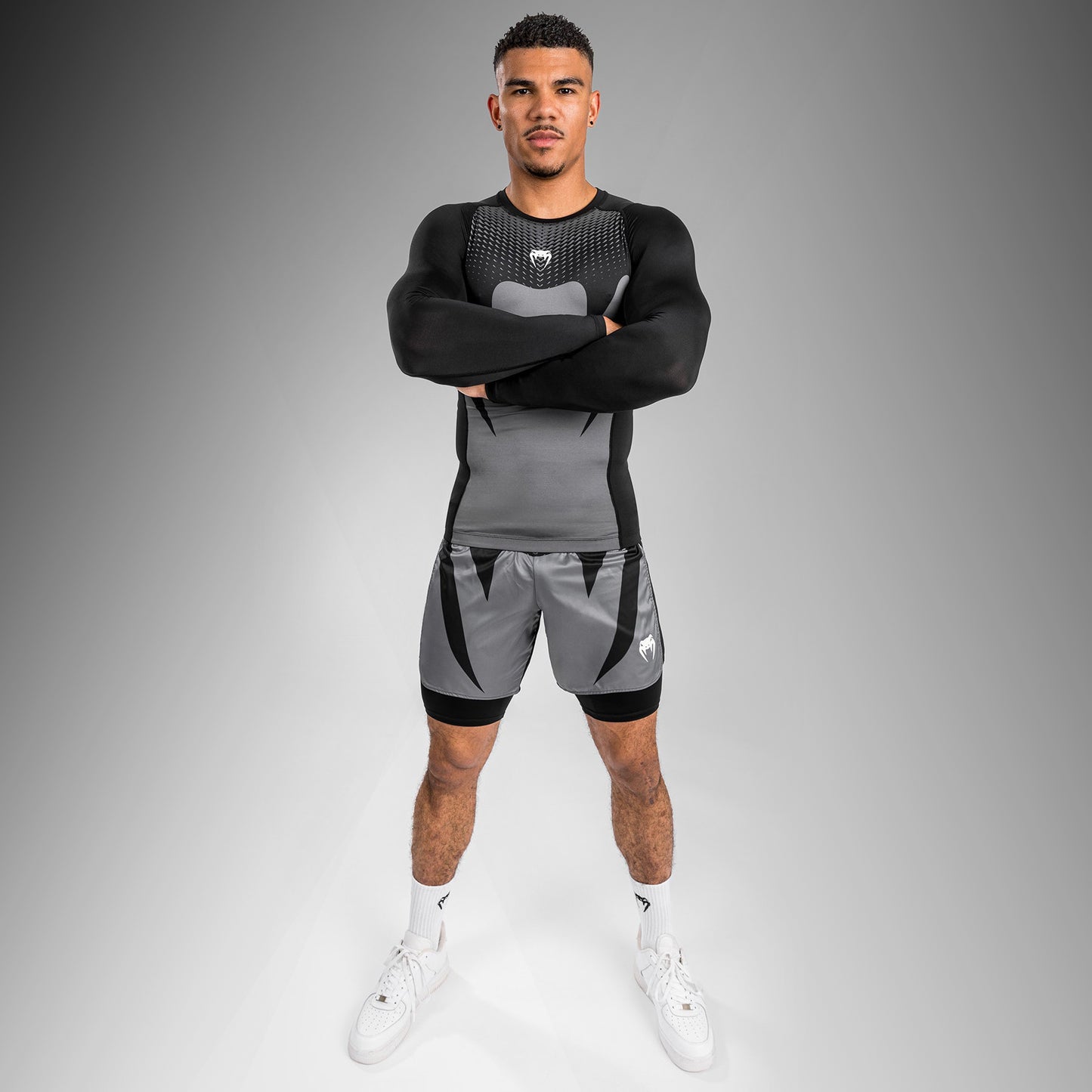 Рашгард с длинным рукавом Venum Attack - черный/серый