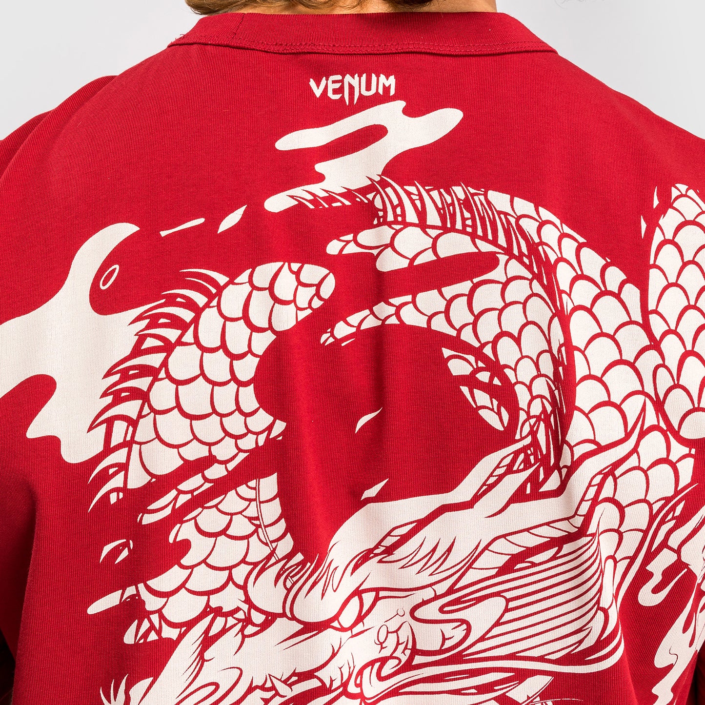 Футболка Venum Dragon’s Flight для мужчин - вишнево-красный/кремово-белый