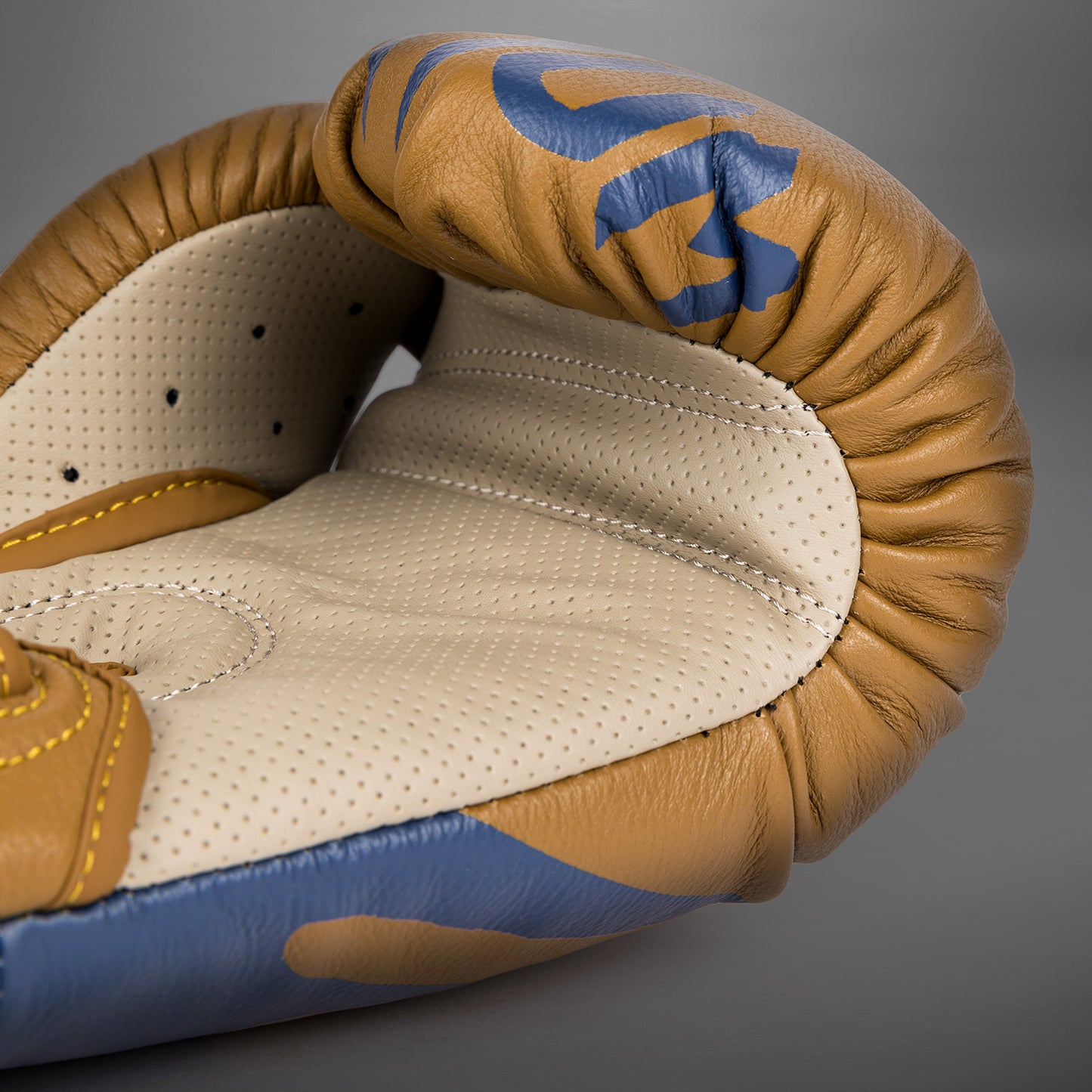 Venum Reverso - Боксерские перчатки - верблюжий / королевский синий