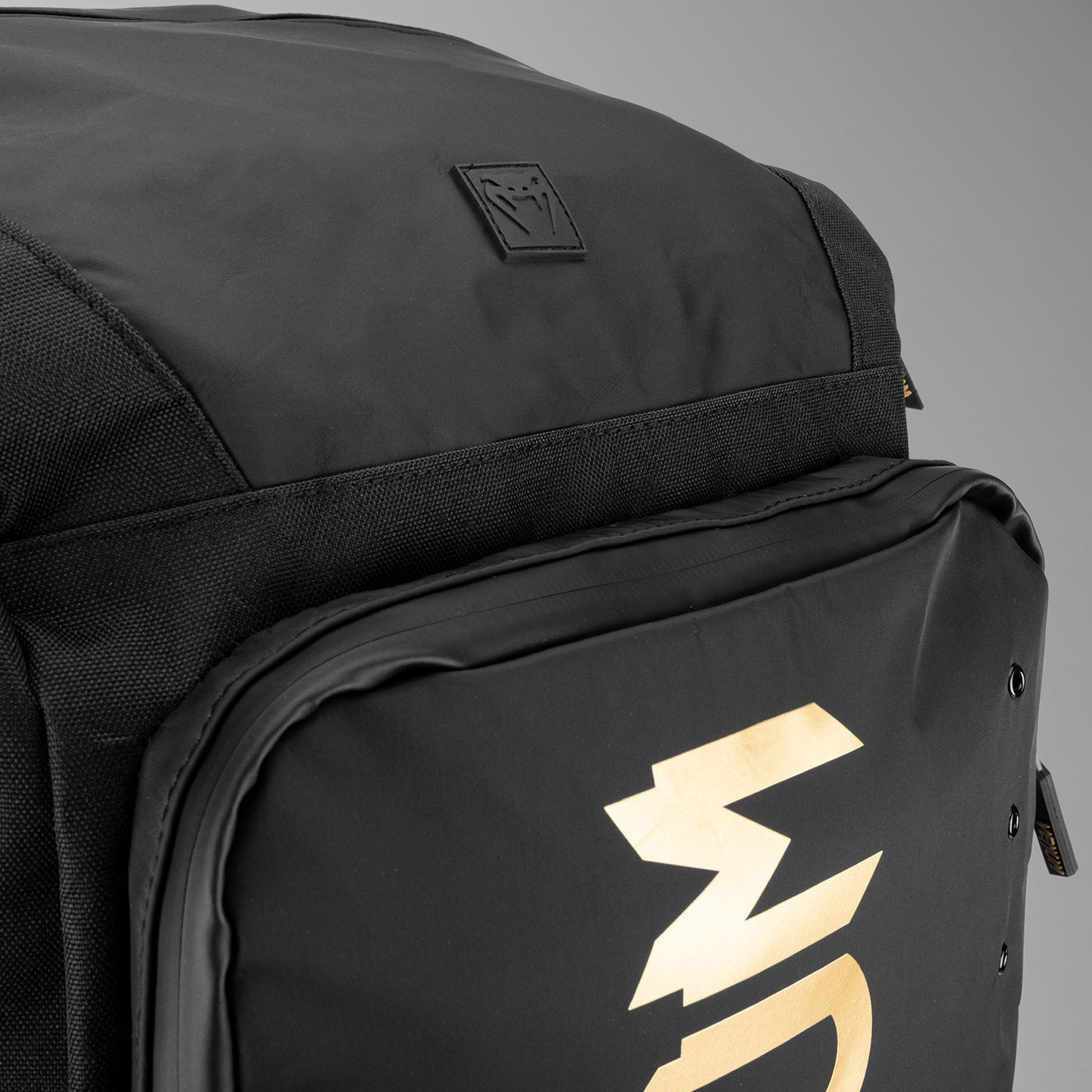 Рюкзак Venum Challenger Xtrem Evo (50-63л) – Чёрный/Золотой