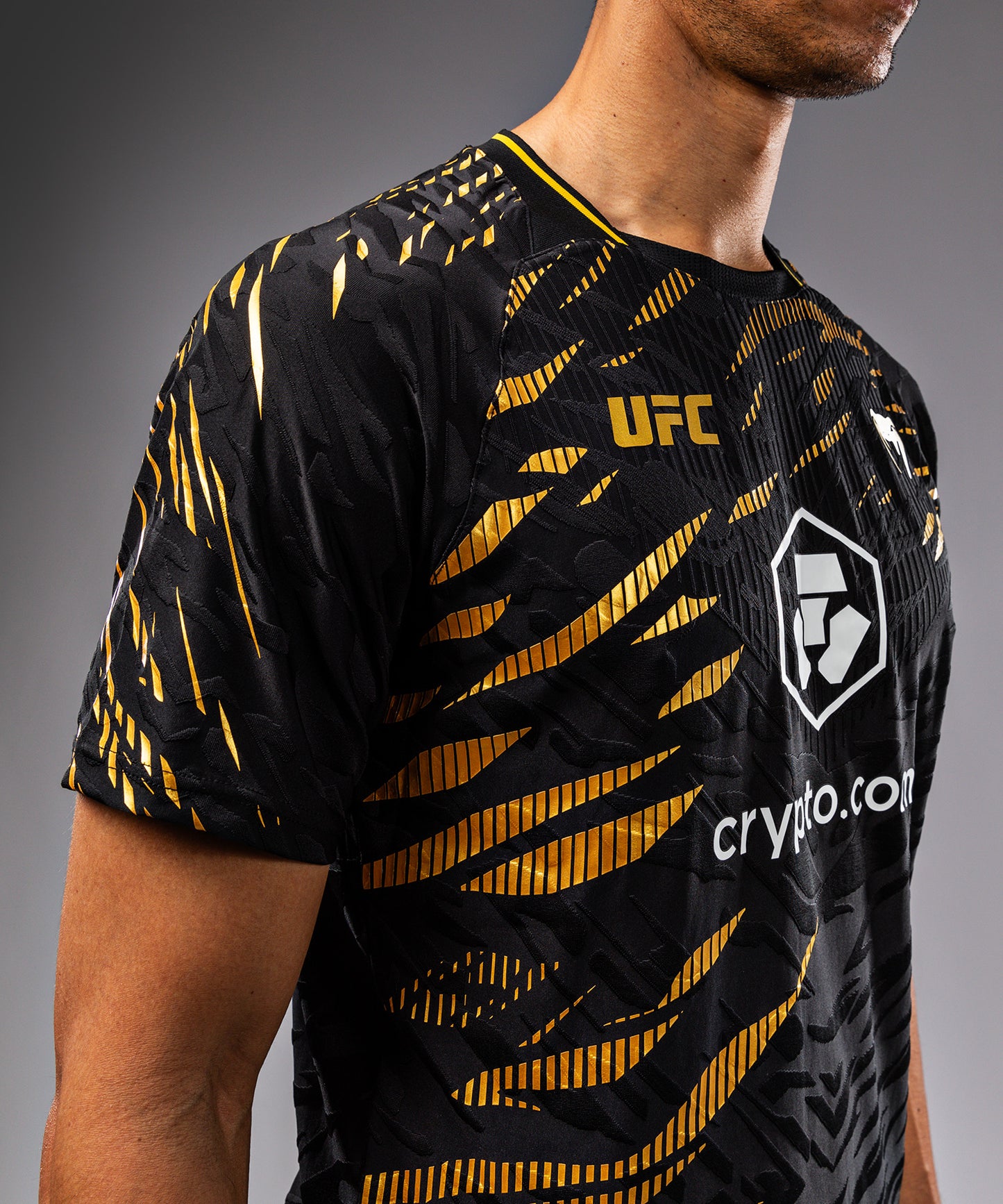 Футболка UFC Fusion by Venum Authentic Fight Night для мужчин - Champion