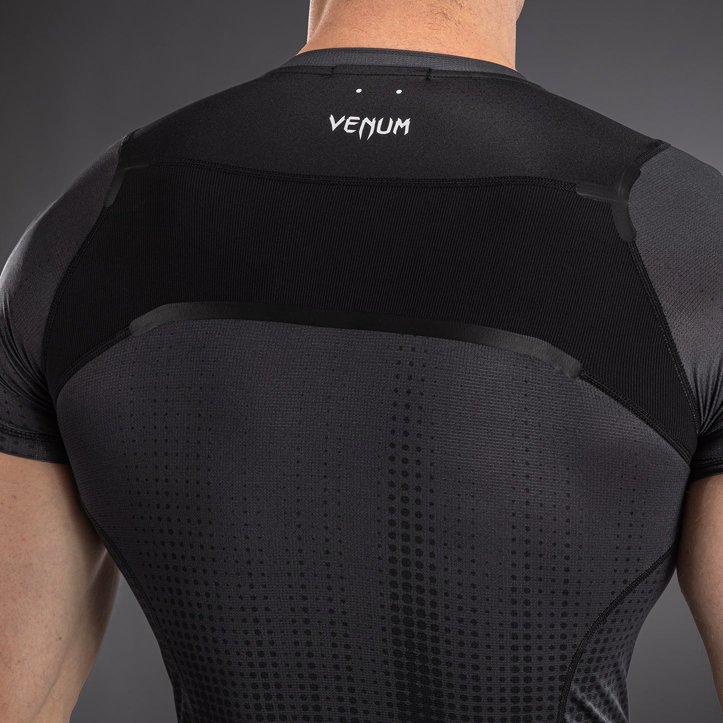 Рашгард с коротким рукавом Venum Stealth – Чёрный/Белый