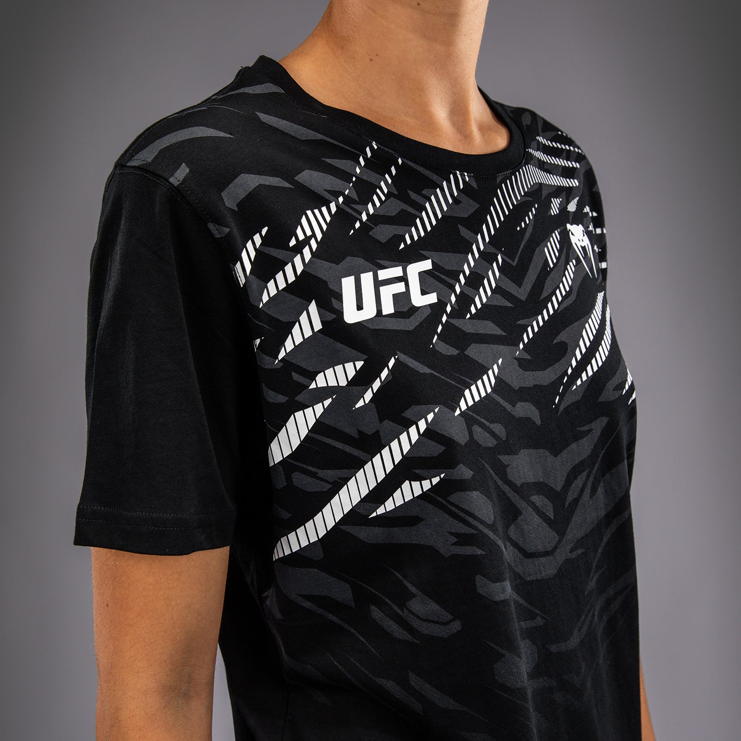 Футболка UFC Fusion by Venum Replica с коротким рукавом для женщин - Black