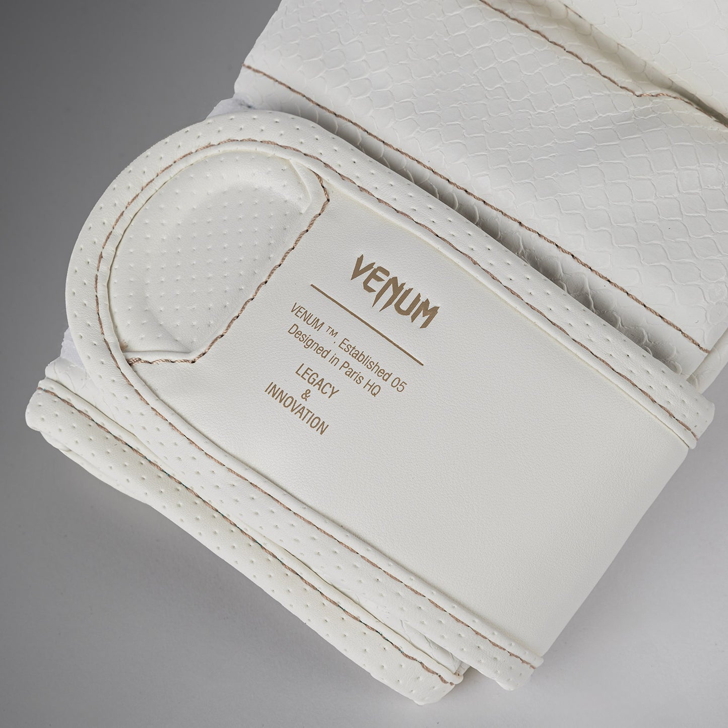 Перчатки для спарринга MMA Venum Impact Evo Scales – Слоновая кость