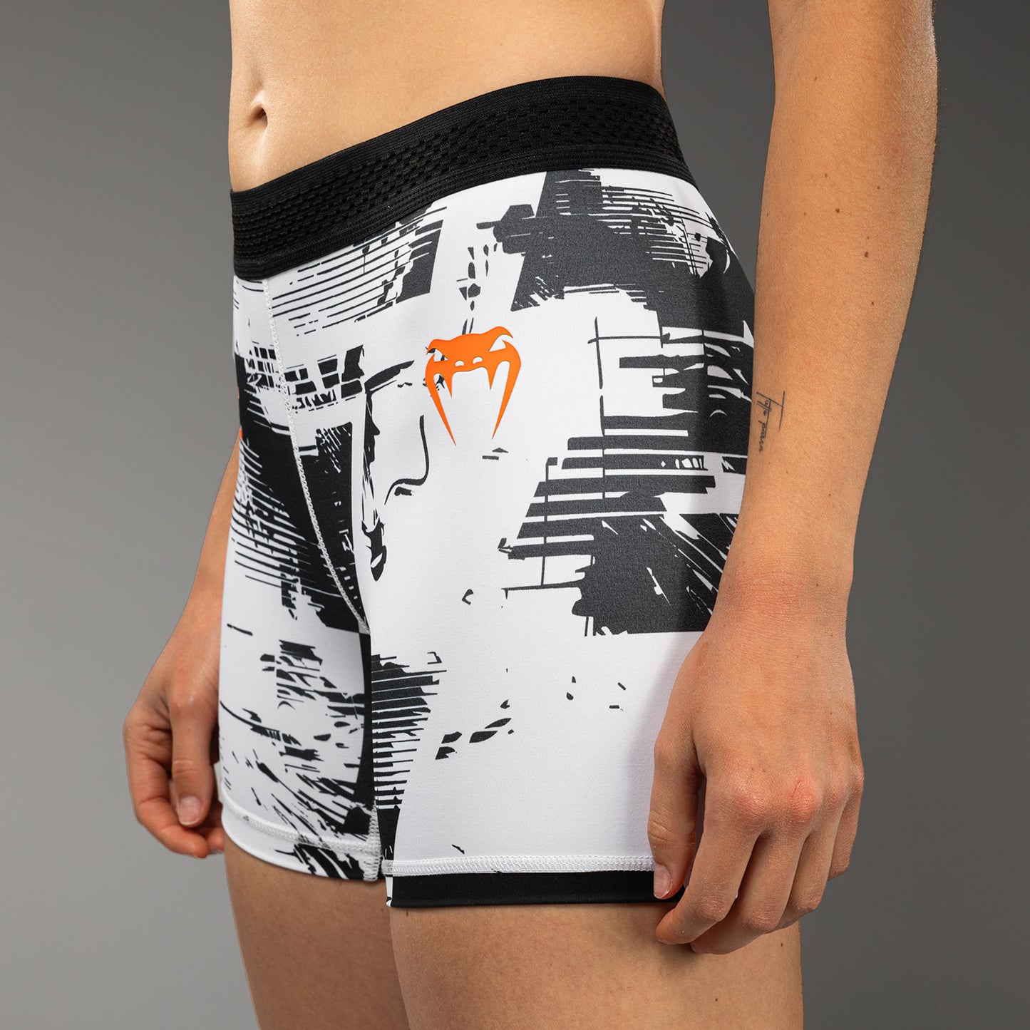 UFC Zenith by Venum Authentic Fight Week Шорты Vale Tudo Performance Женские - Белый