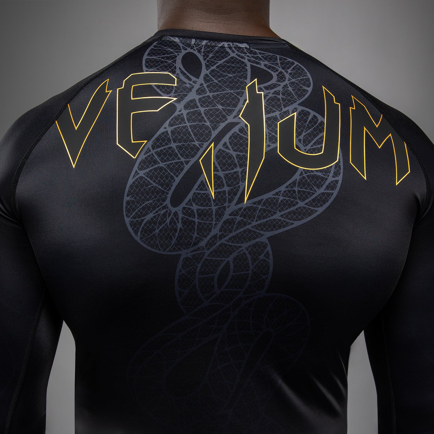 Рашгард с длинным рукавом Venum Serpenti – Чёрный/Серебристый/Золотой