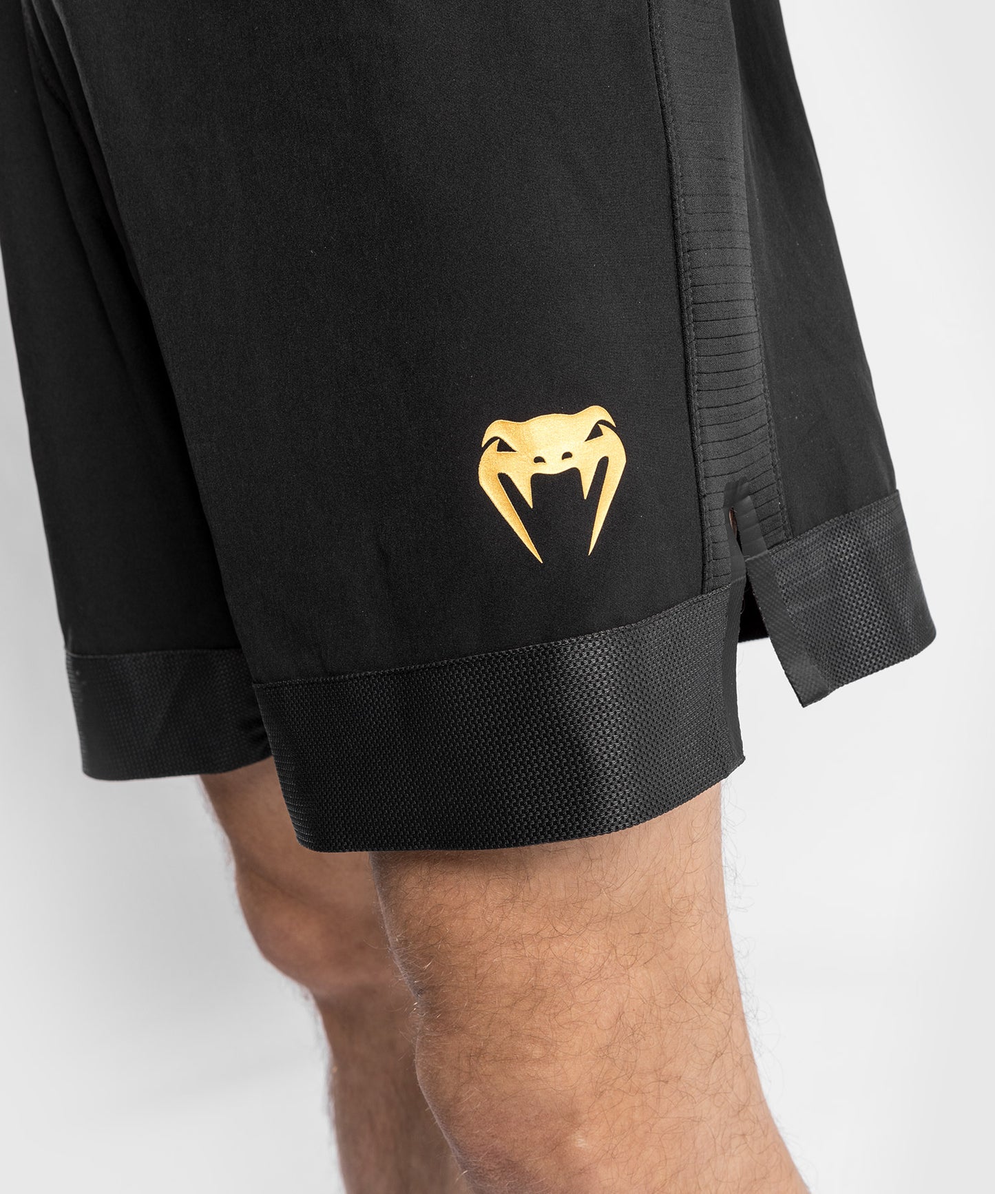 Venum Tempest 2.0 Fightshorts - Черный / Золотой