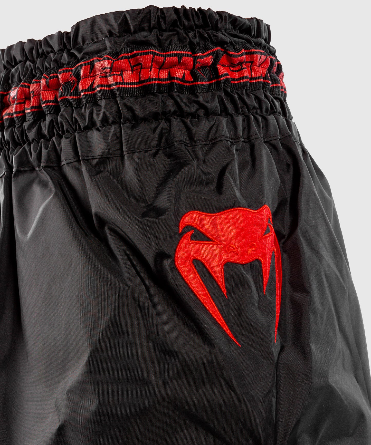 Шорты Venum Muay Thai Parachute - Черный / Красный