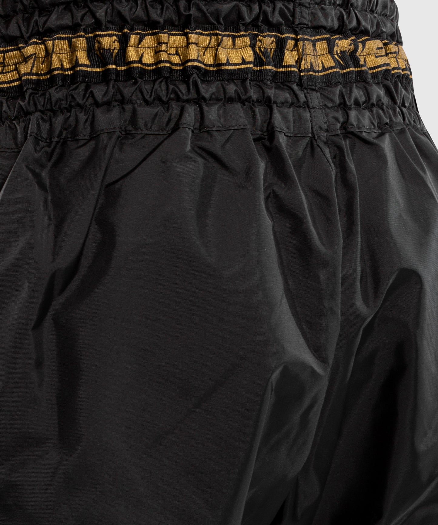 Шорты Venum Muay Thai Parachute - Черный / Золотой
