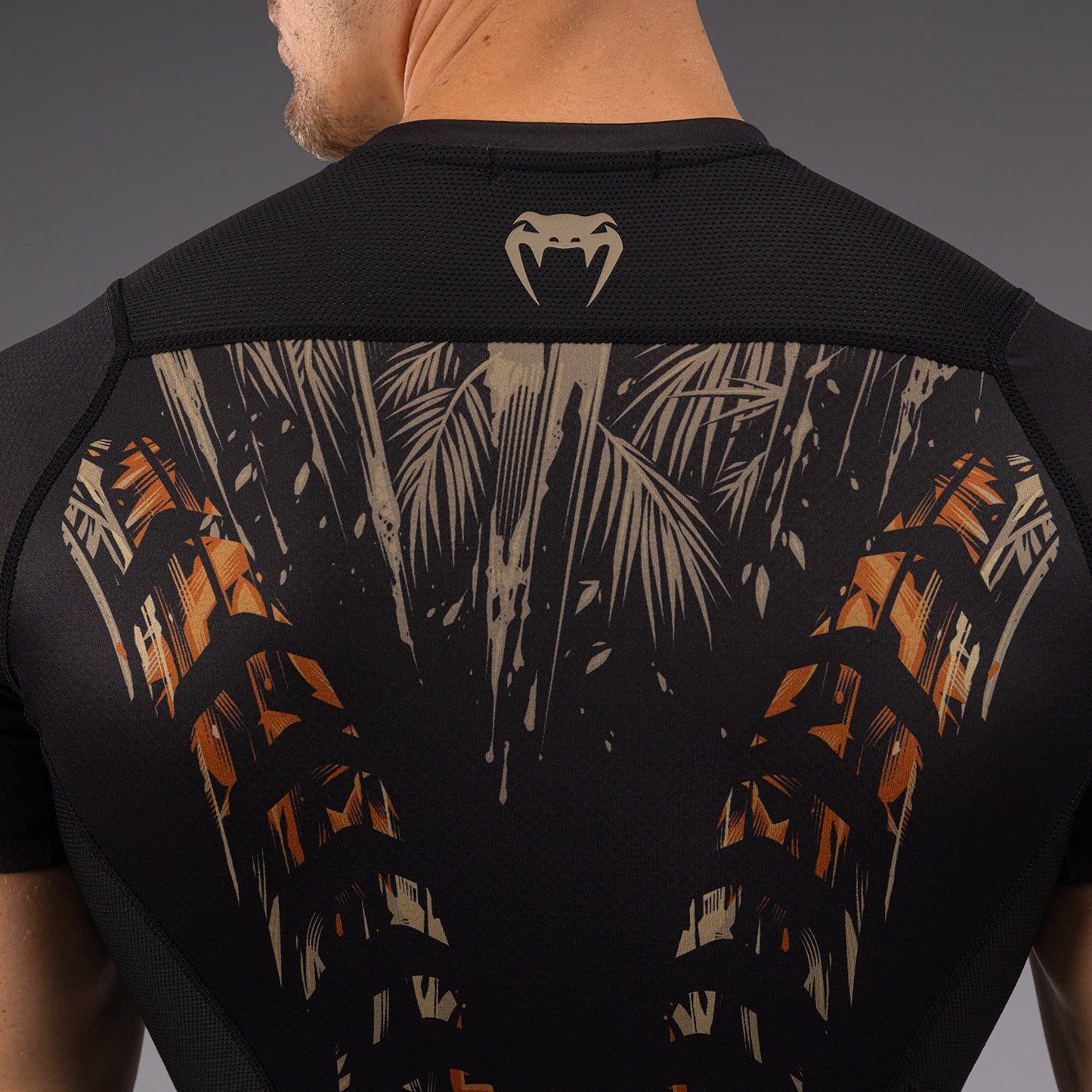 Rashguard с коротким рукавом Venum Tiger - Черный / Неоновый оранжевый