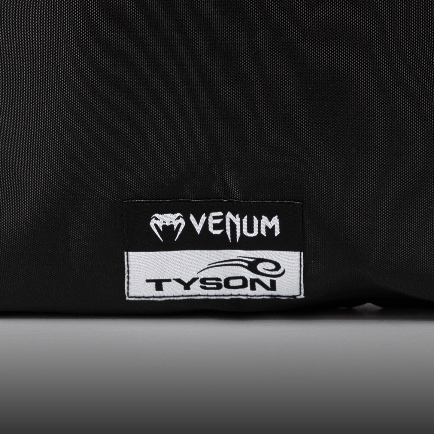 Боксерские перчатки Venum Mike Tyson Replica - Глубокий чёрный/Оптический белый