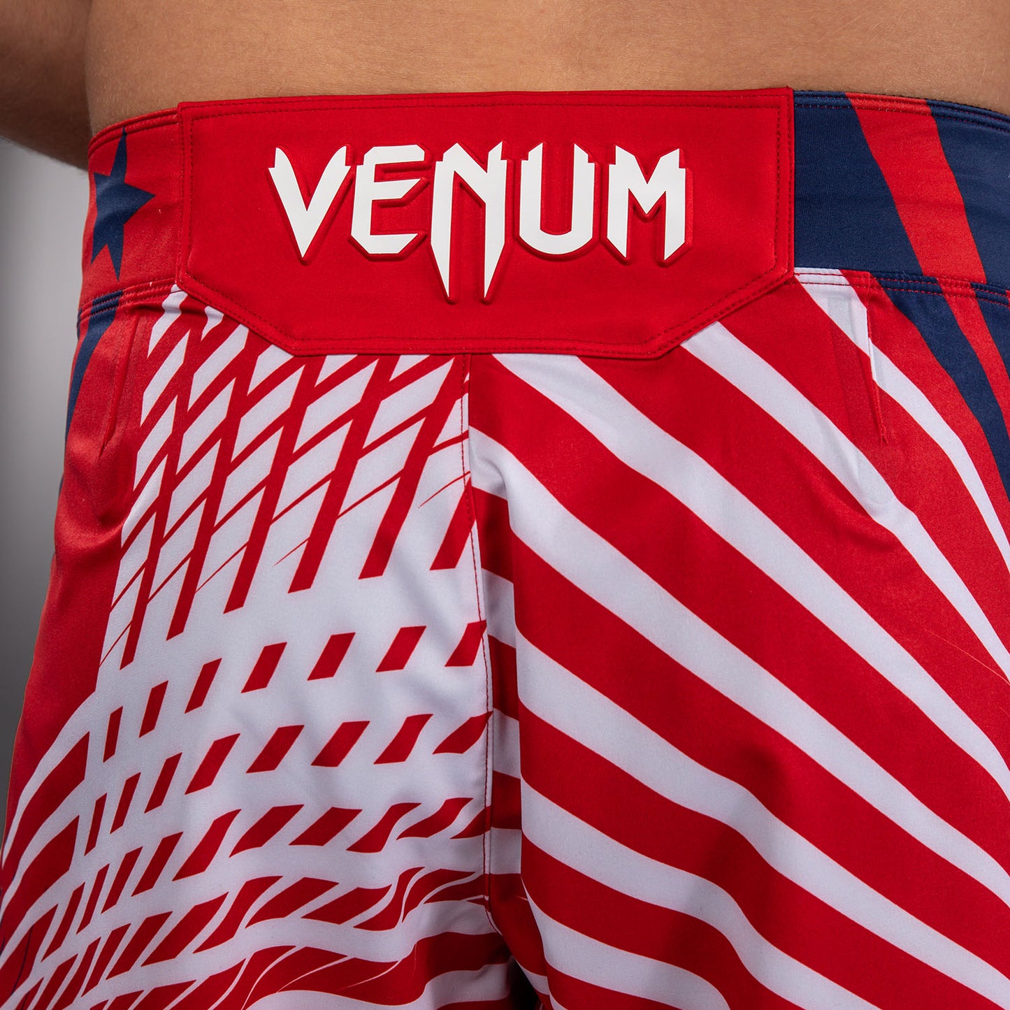 Official UFC Freedom 250 by Venum Authentic Fight Night Бойцовские шорты короткого кроя для мужчин - Красный