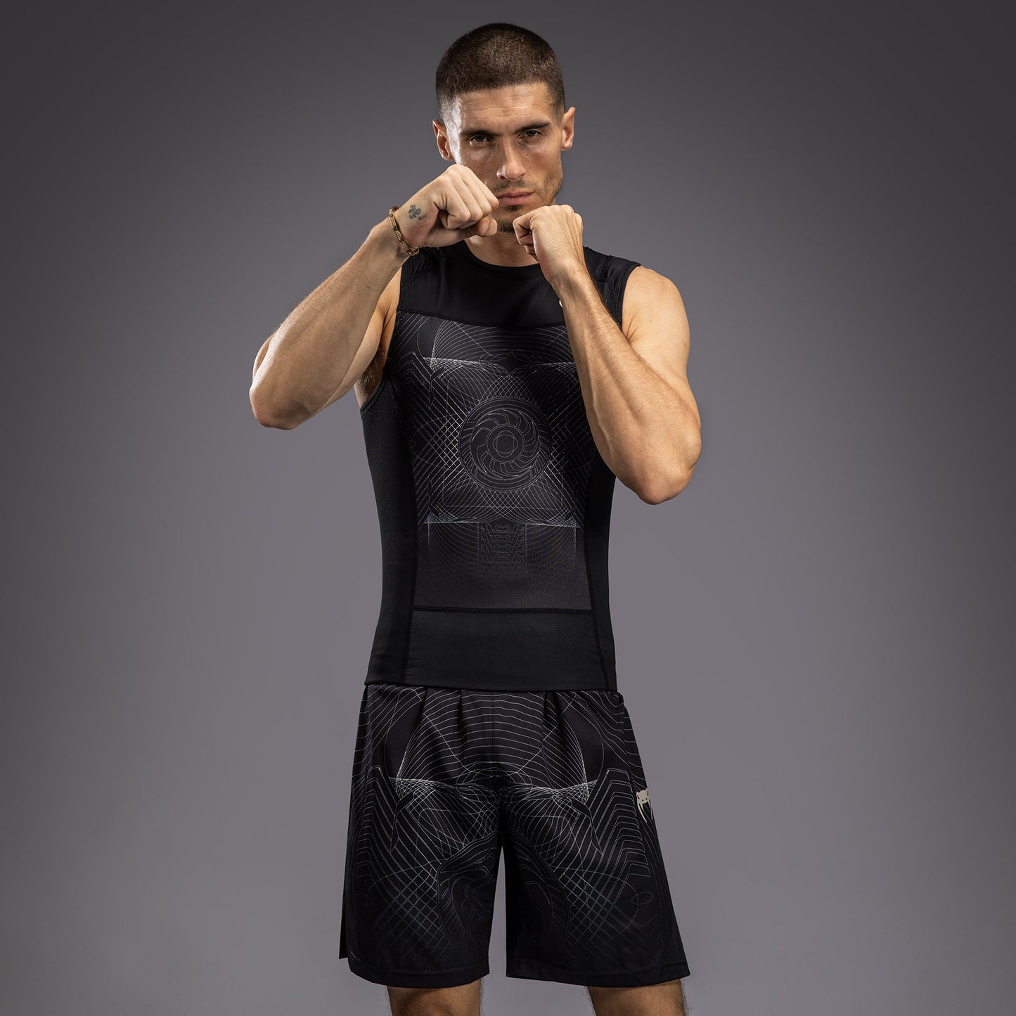 Модель без рукавов Rashguard для мужчин Venum G-Fit Air - Глубокий черный / Песок пустыни