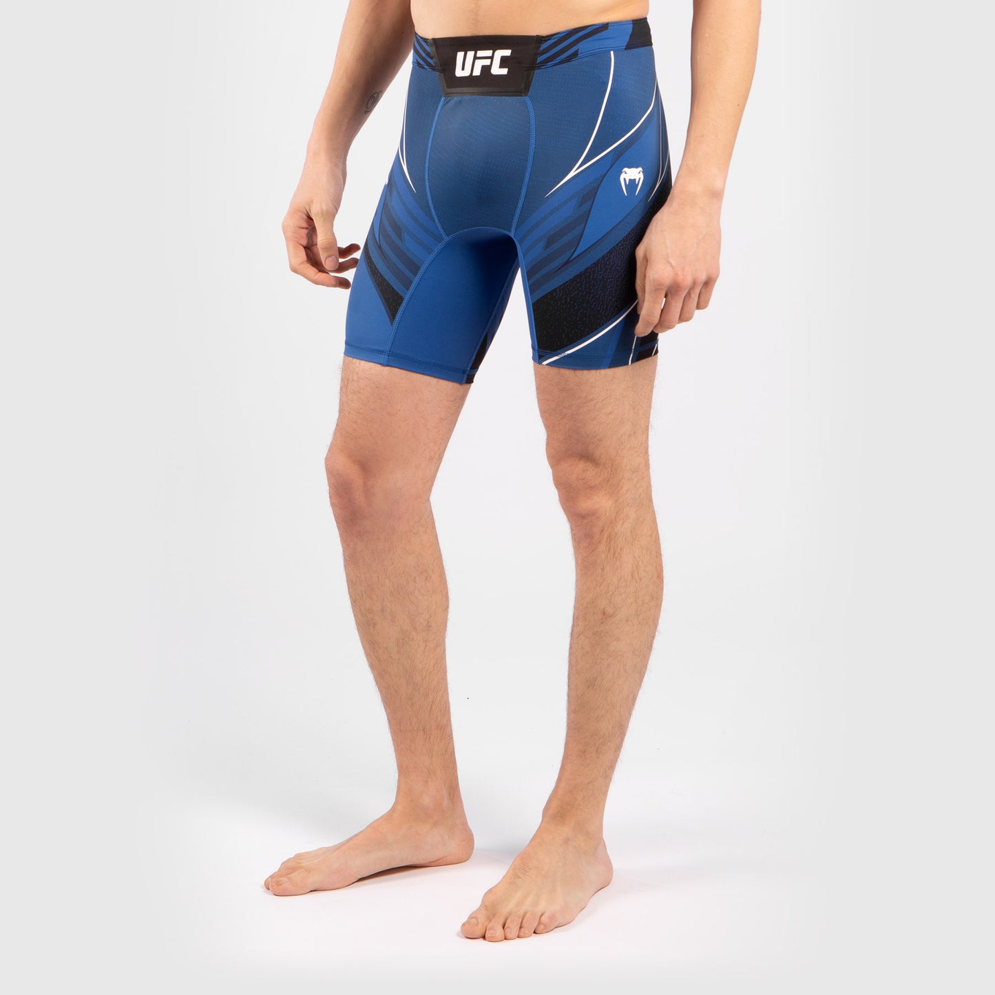МУЖСКИЕ КОМПРЕССИОННЫЕ ШОРТЫ UFC VENUM FIGHT NIGHT TUDO - УКОРОЧЕННЫЙ КРОЙ - Синий