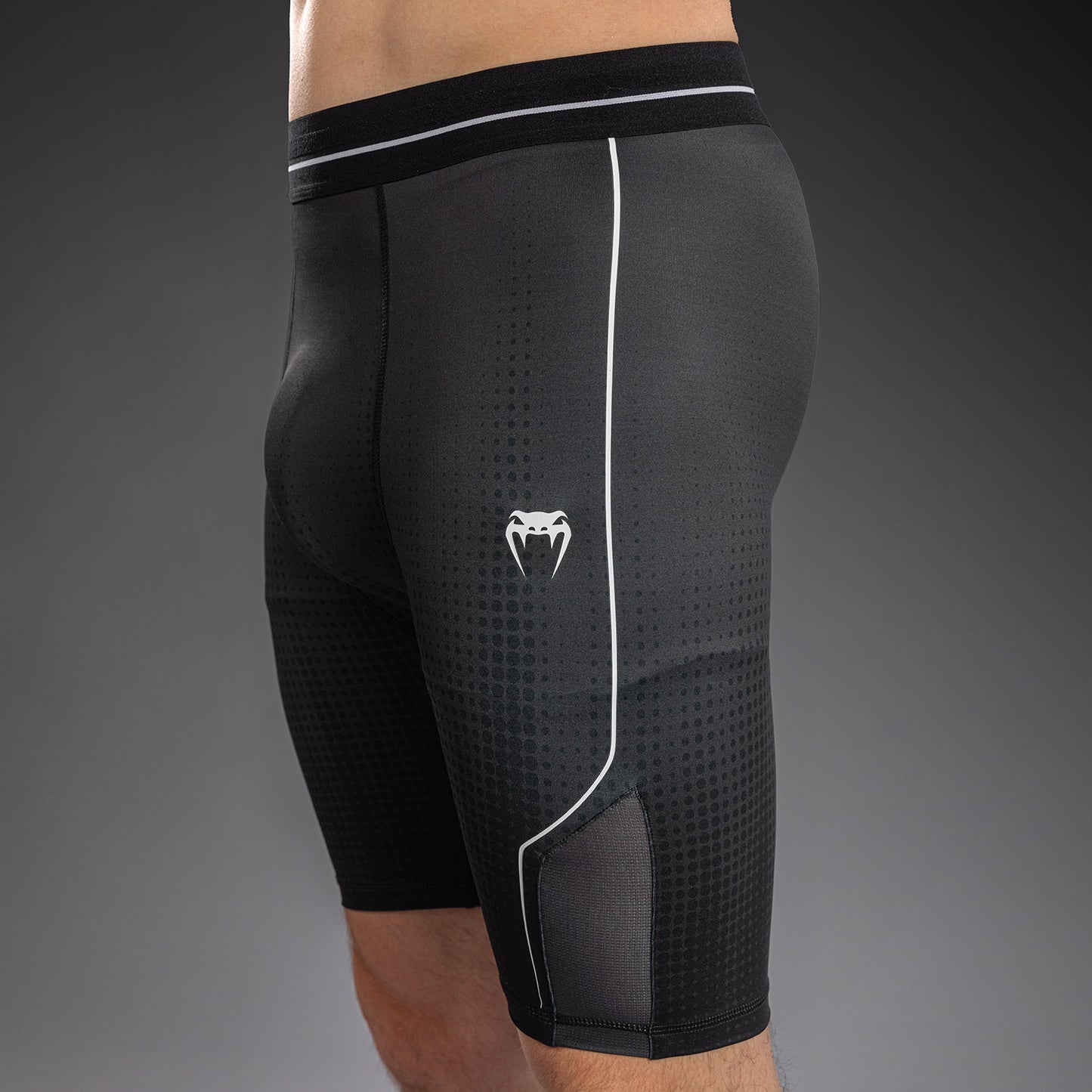 Компрессионные шорты Venum Stealth Vale Tudo – Чёрный/Белый