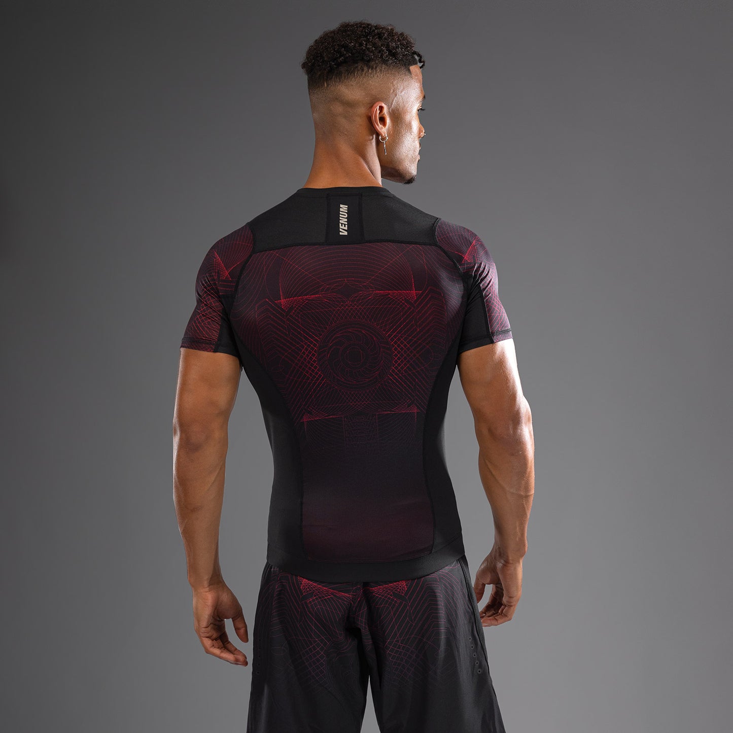 Короткий рукав Rashguard для мужчин Venum G-Fit Air - Глубокий черный / Огненно-красный