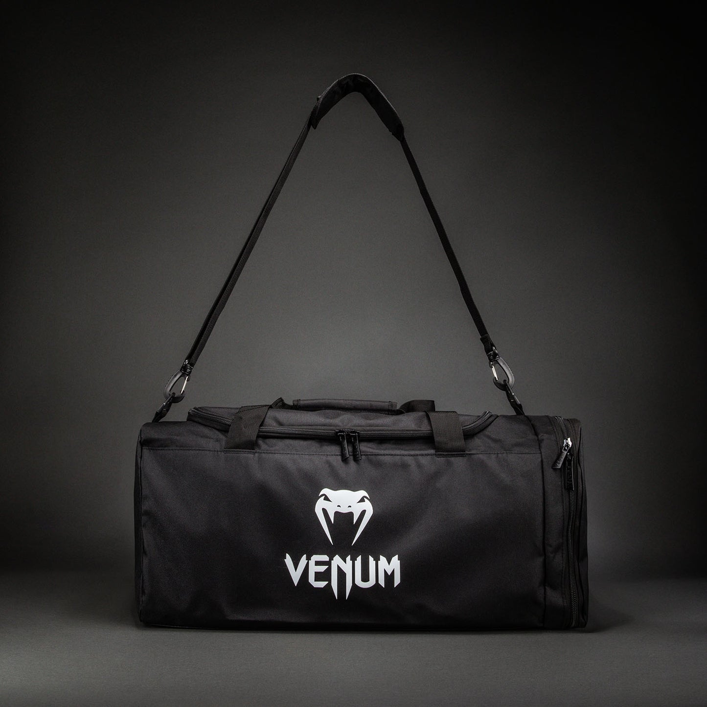 Спортивная сумка Venum Essential (37 л) – Чёрный