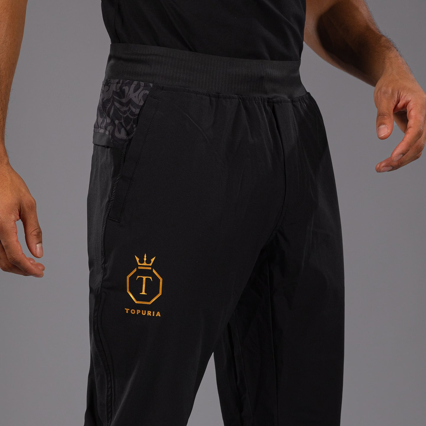 Venum x Topuria Unmatched Edition Джоггеры - Черный/Золотой