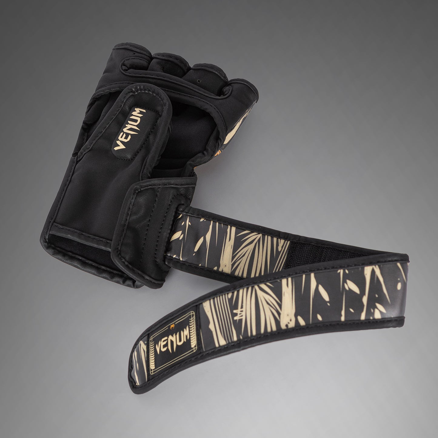 Перчатки MMA Venum Tiger - Черный / Неоновый оранжевый