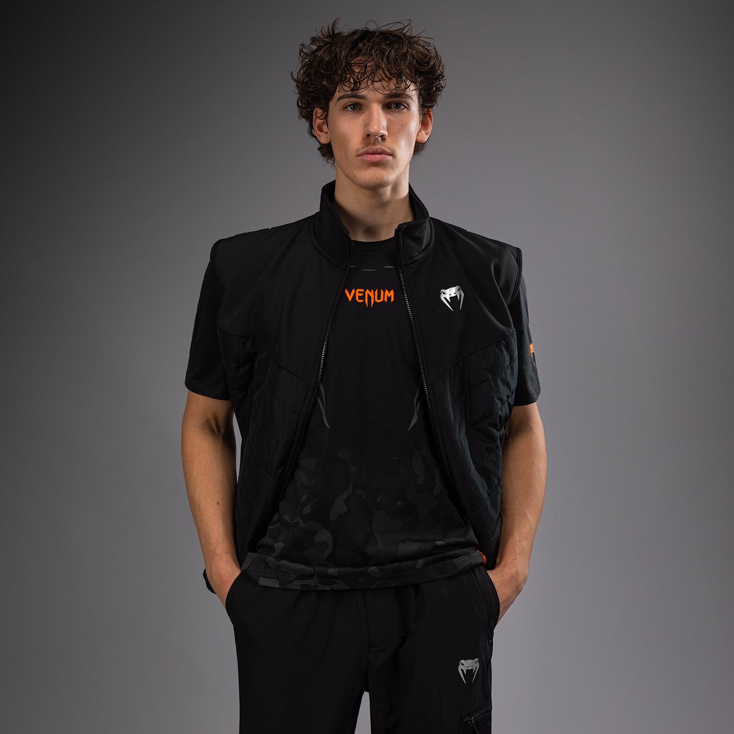 Venum Paddock Softshell Jacket с короткими рукавами - Черный