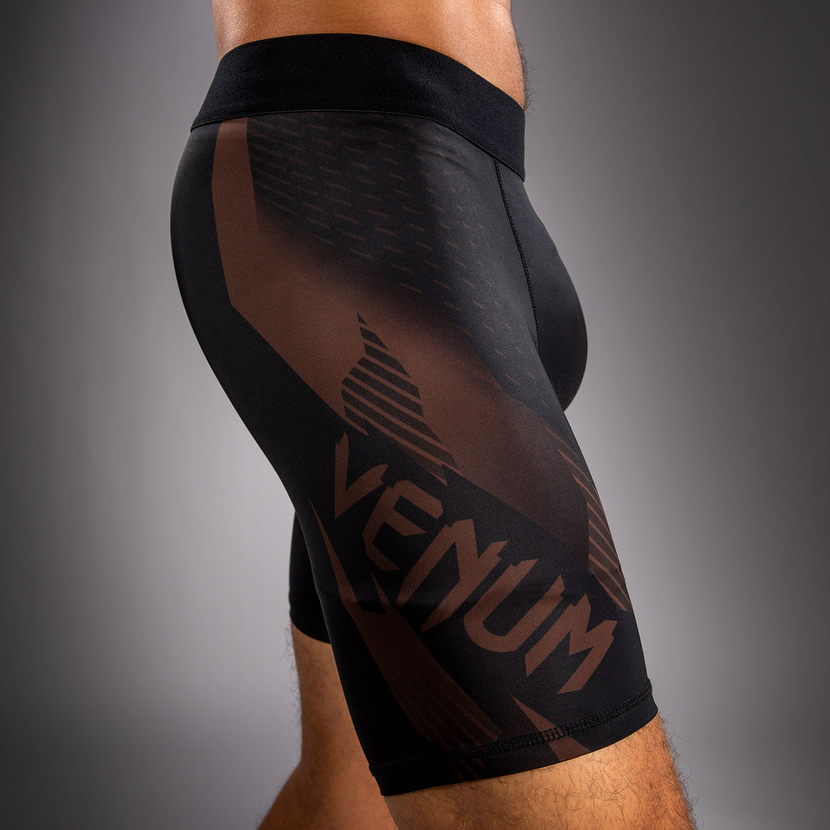 Компрессионные шорты Venum No-Gi 6.0 Vale Tudo - Чёрный/Коричневый