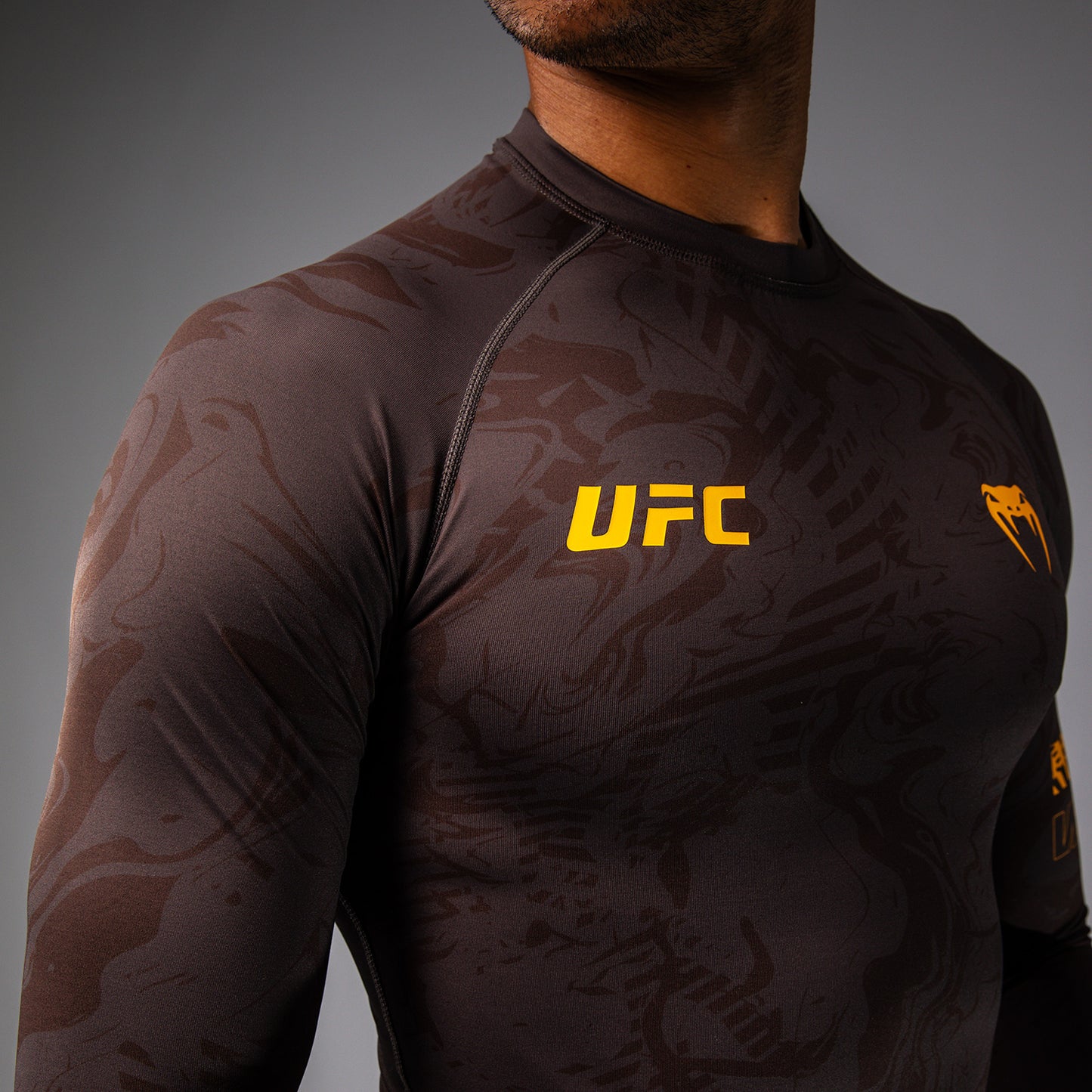 Рашгард UFC Fusion by Venum Fight Week с длинным рукавом для мужчин - Earthen Brown