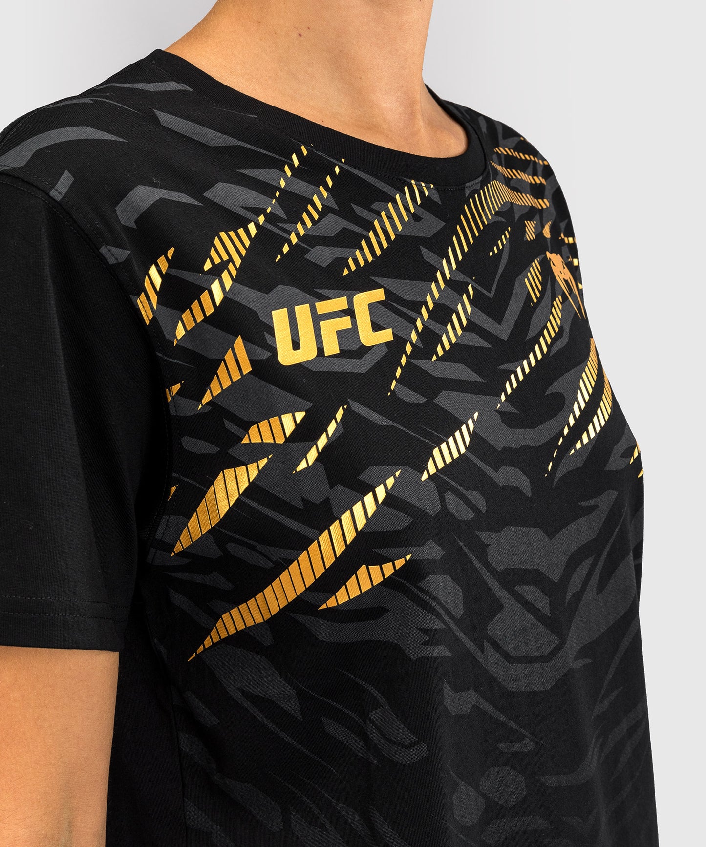 Футболка UFC Fusion by Venum Replica с коротким рукавом для женщин - Champion