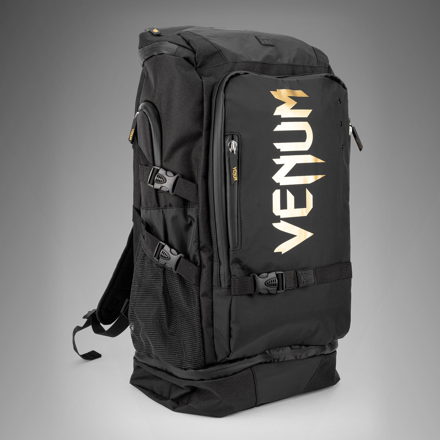 Рюкзак Venum Challenger Xtrem Evo (50-63л) – Чёрный/Золотой