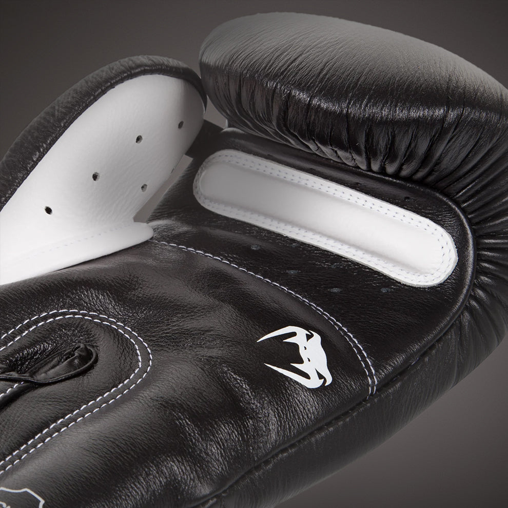БОКСЕРСКИЕ ПЕРЧАТКИ VENUM GIANT 3.0