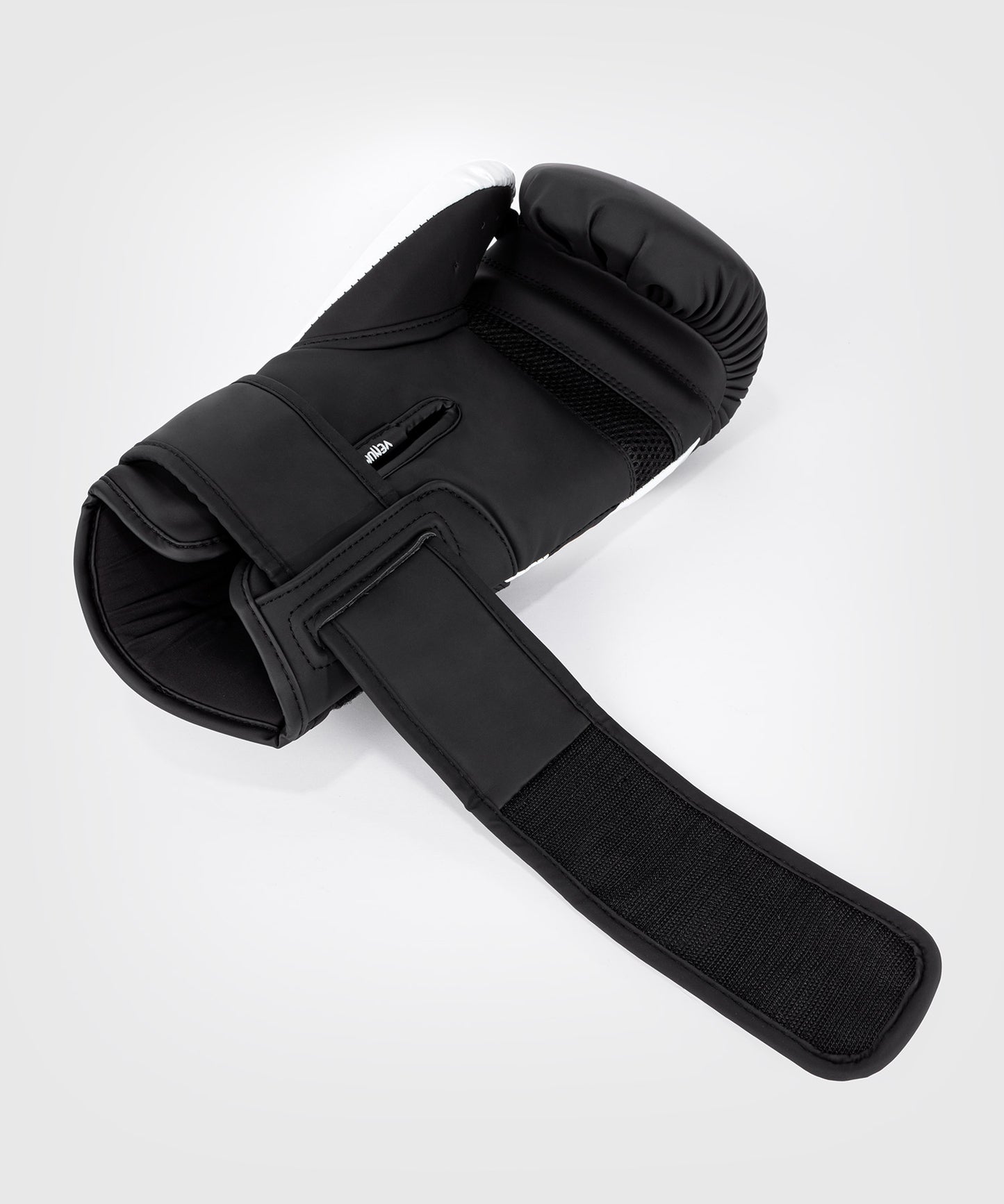 Боксерские перчатки Venum Challenger 4.0 - черный/белый
