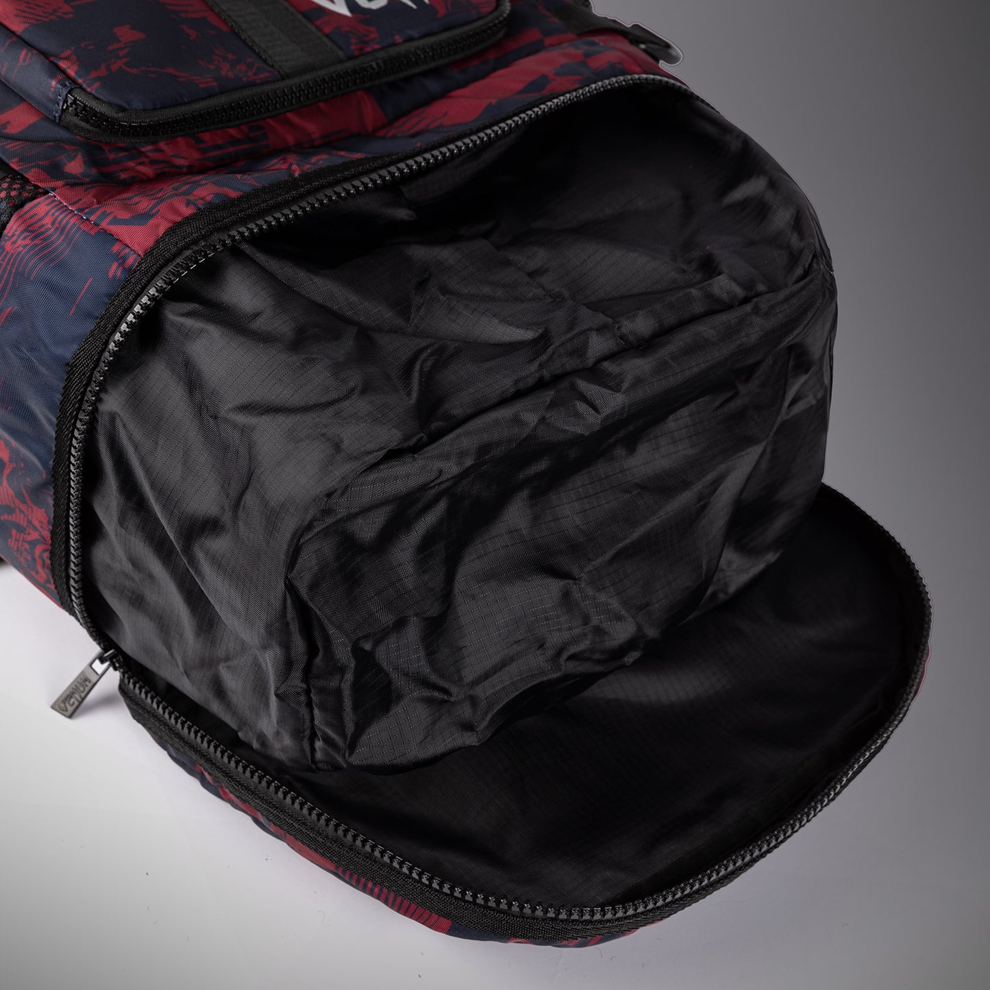 Спортивная сумка UFC Zenith by Venum Authentic Fight Week — бордовая