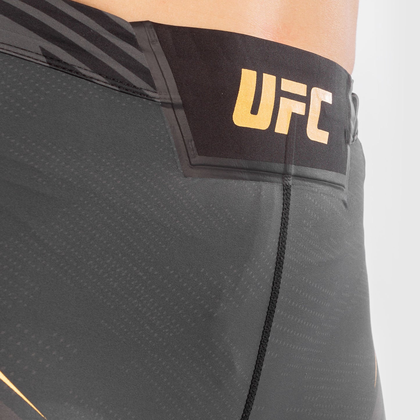ЖЕНСКИЕ КОМПРЕССИОННЫЕ ШОРТЫ UFC VENUM FIGHT NIGHT VALE TUDO - УДЛИНЕННЫЙ КРОЙ - Чемпион