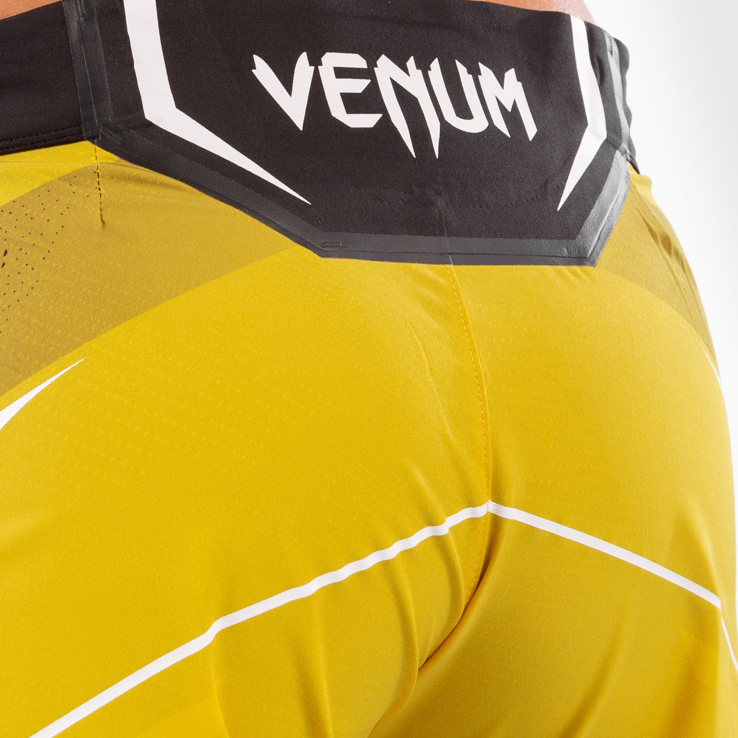 ЖЕНСКИЕ ШОРТЫ UFC VENUM FIGHT NIGHT – УДЛИНЕННЫЙ КРОЙ - Жёлтый