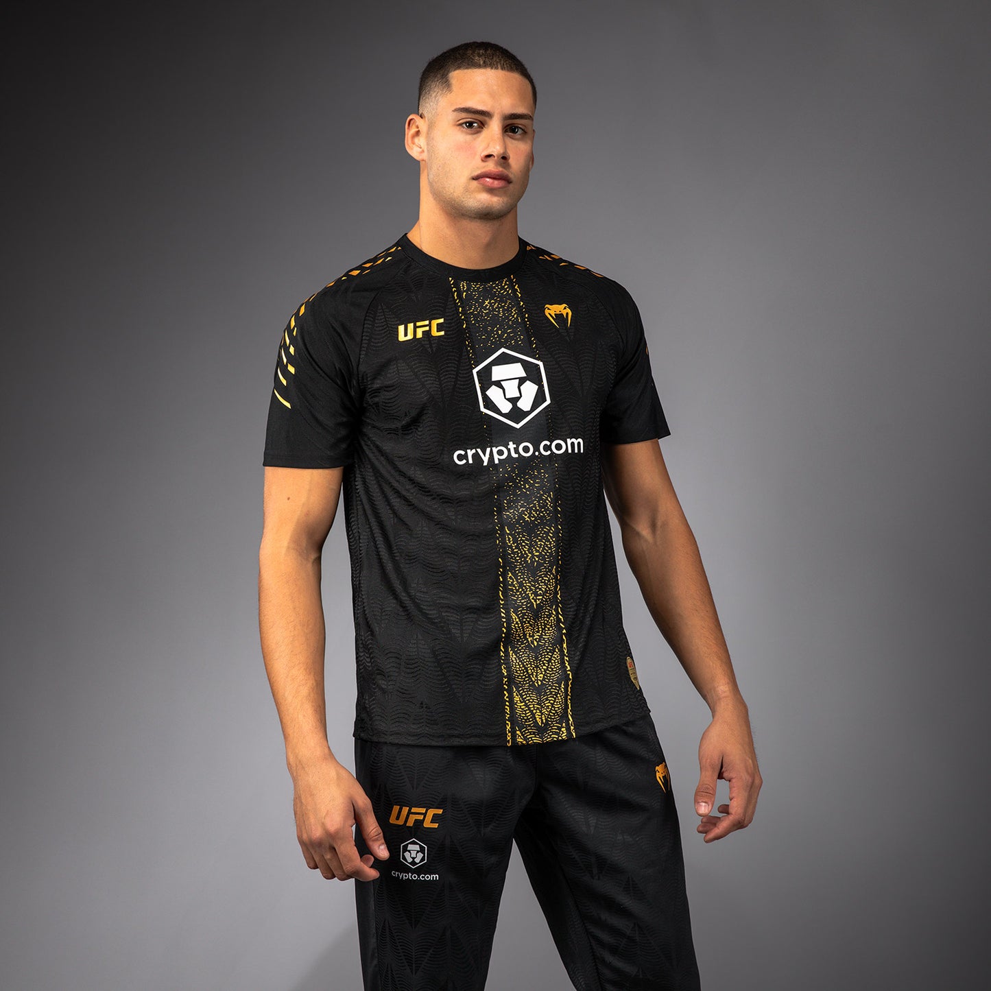 Официальная выходная футболка UFC Zenith by Venum Authentic Fight Night Мужская - Чемпион